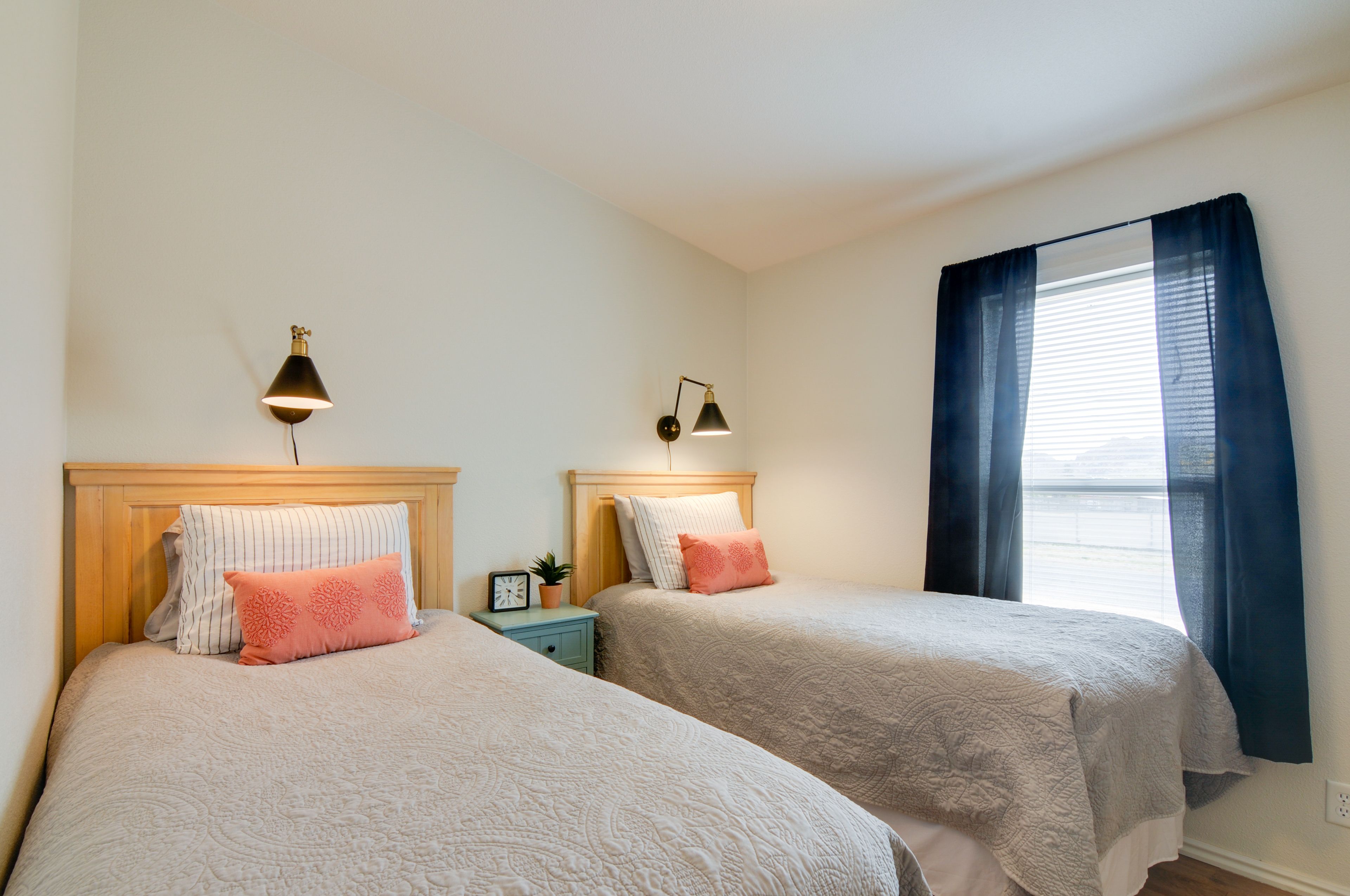 Bedroom 2 | 2 Twin Beds