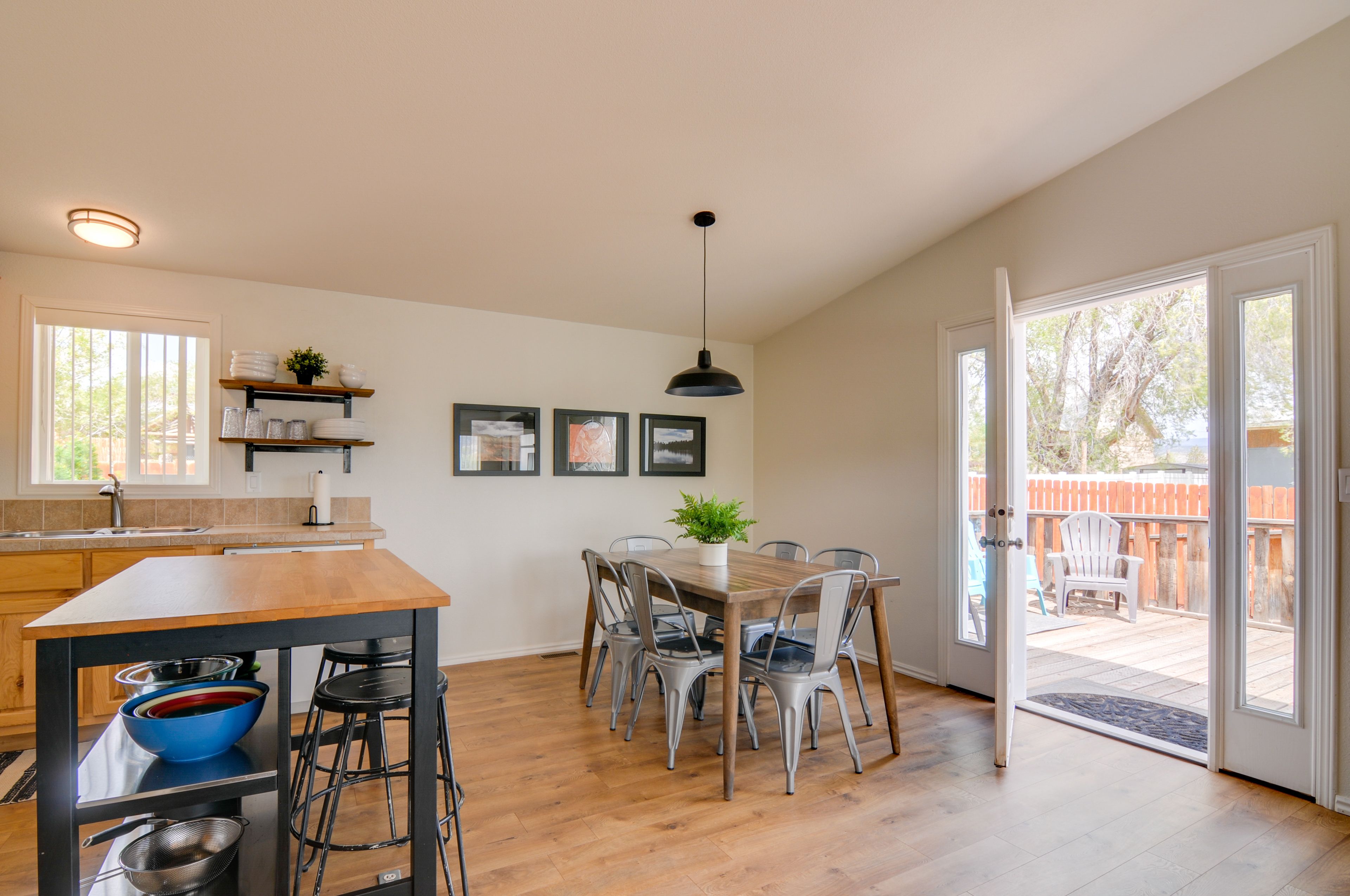 Dining Space | Dishware/Flatware