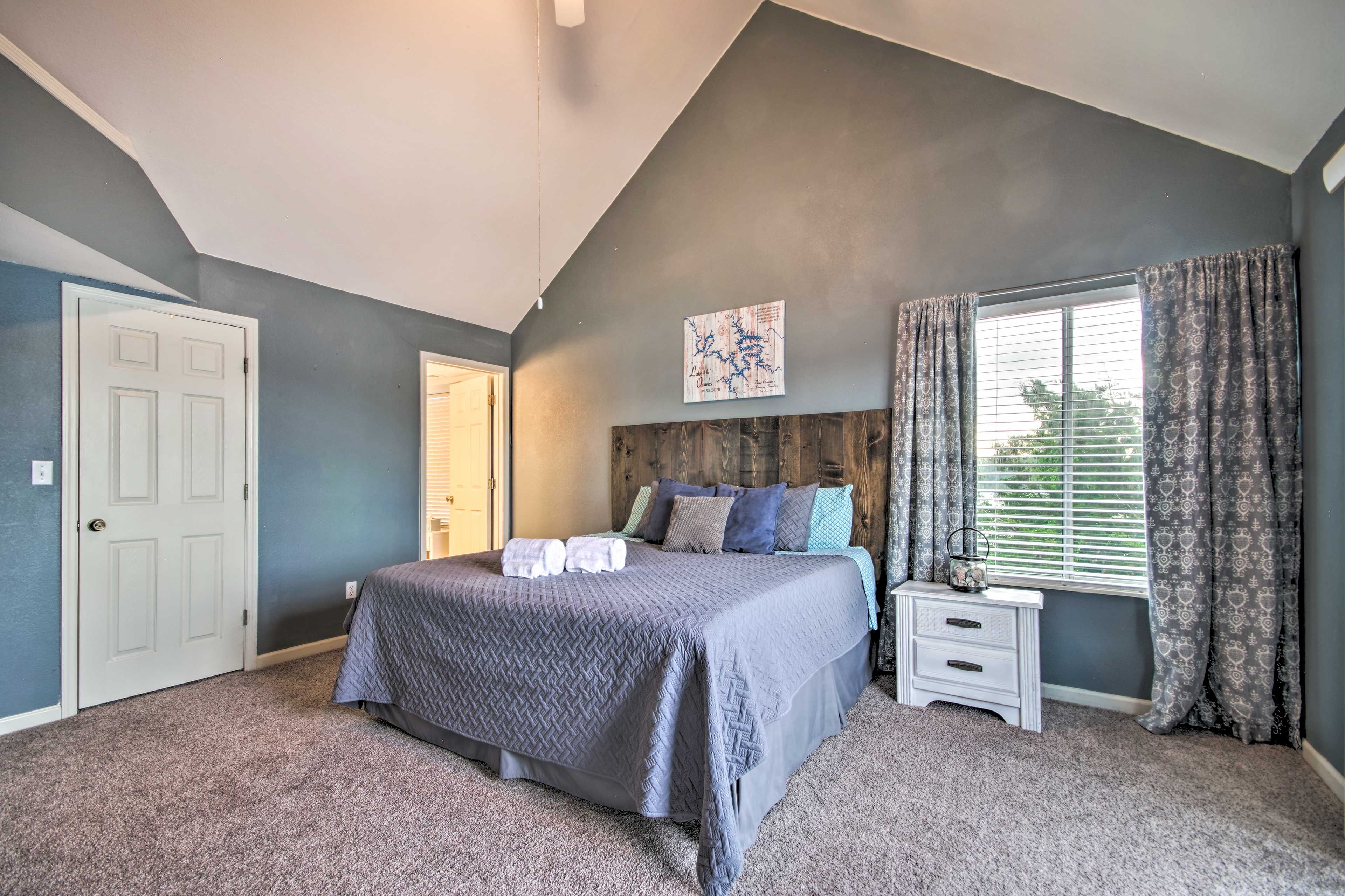 Bedroom 1 | King Bed