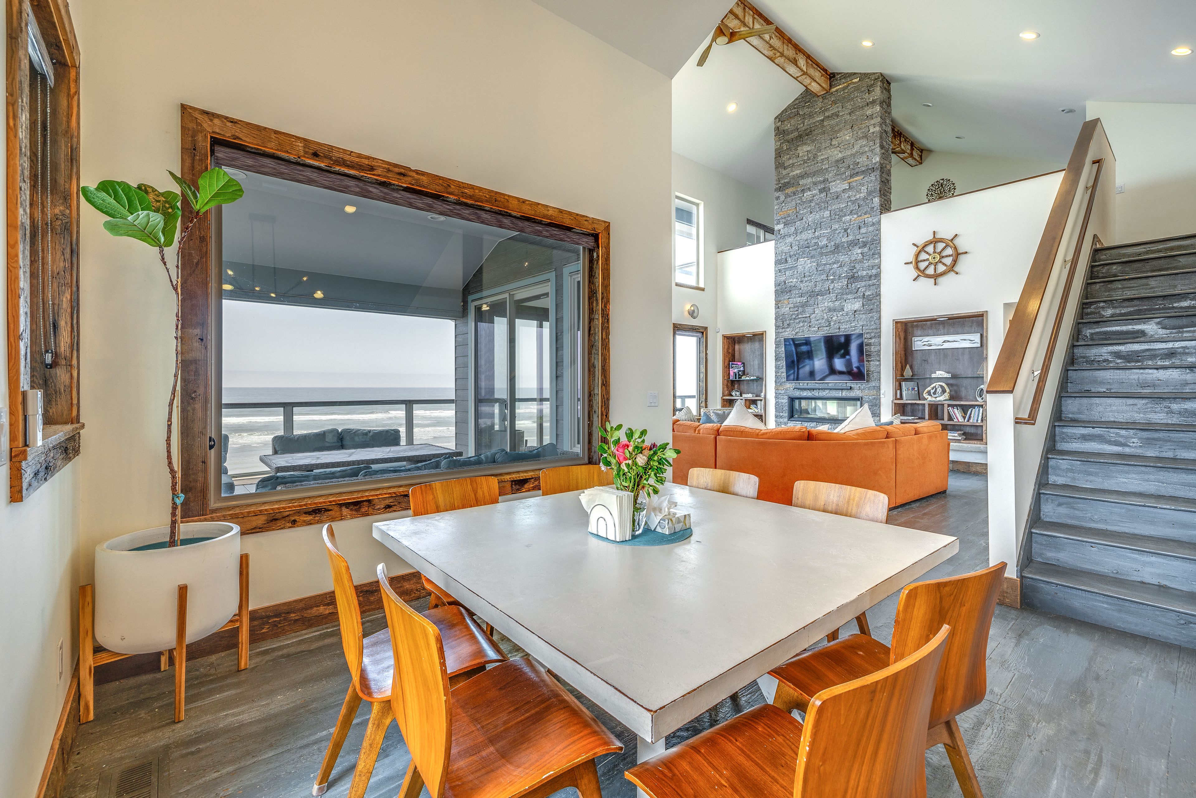 Dining Table | Dishware Provided