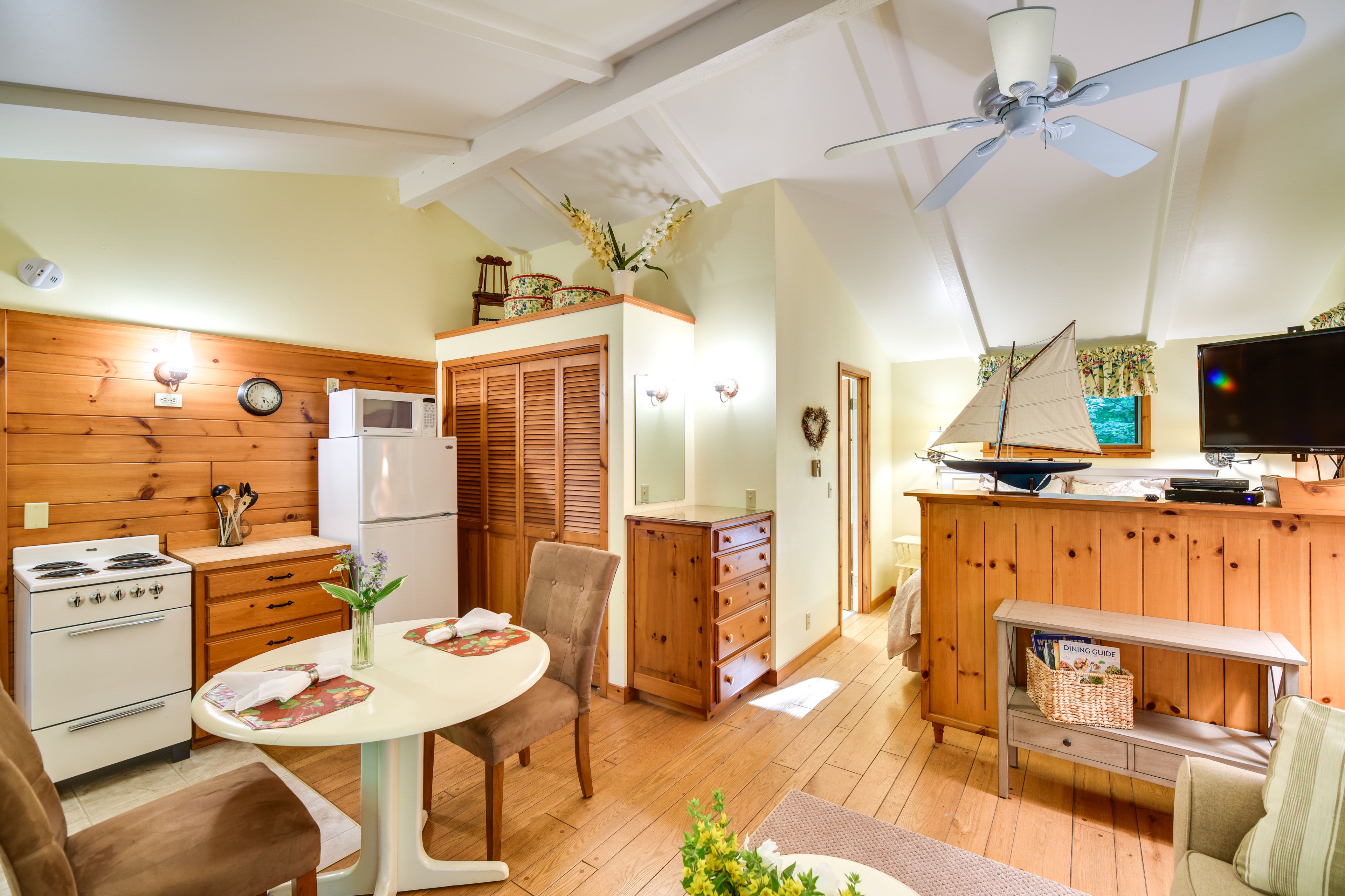 Kitchen | Toaster | Trash Bags & Paper Towels