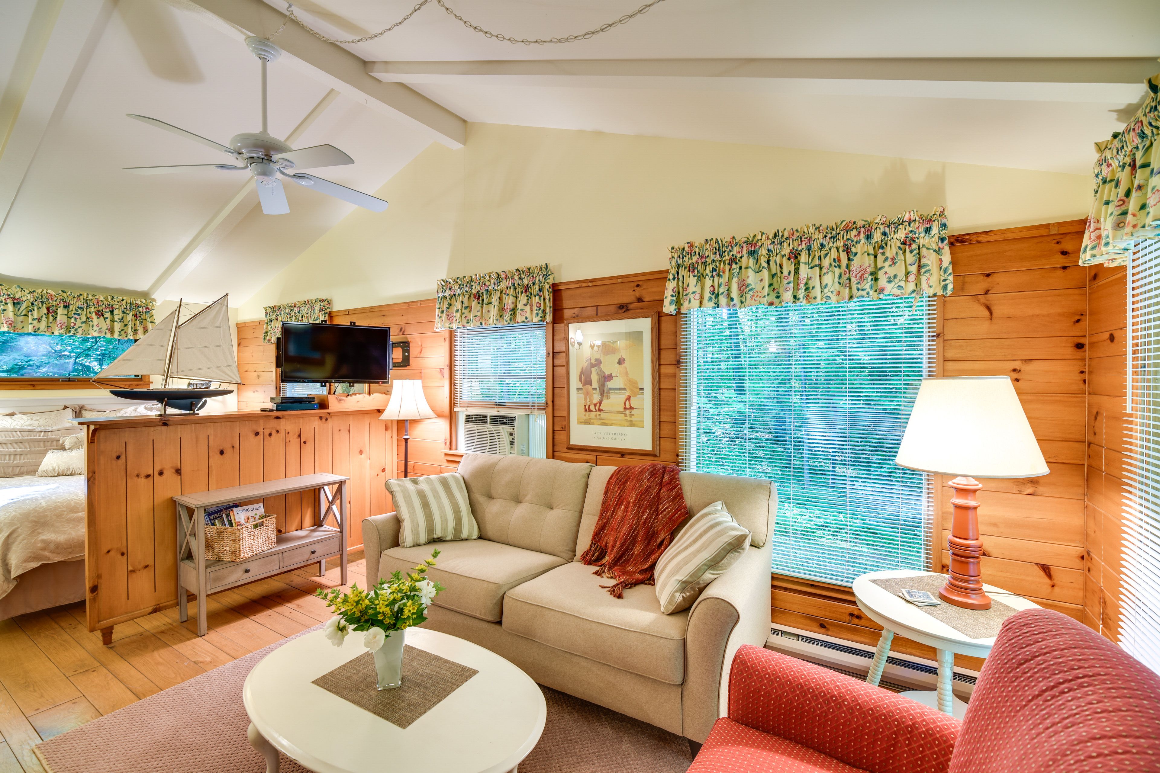 Living Area | Central A/C | DVD Player