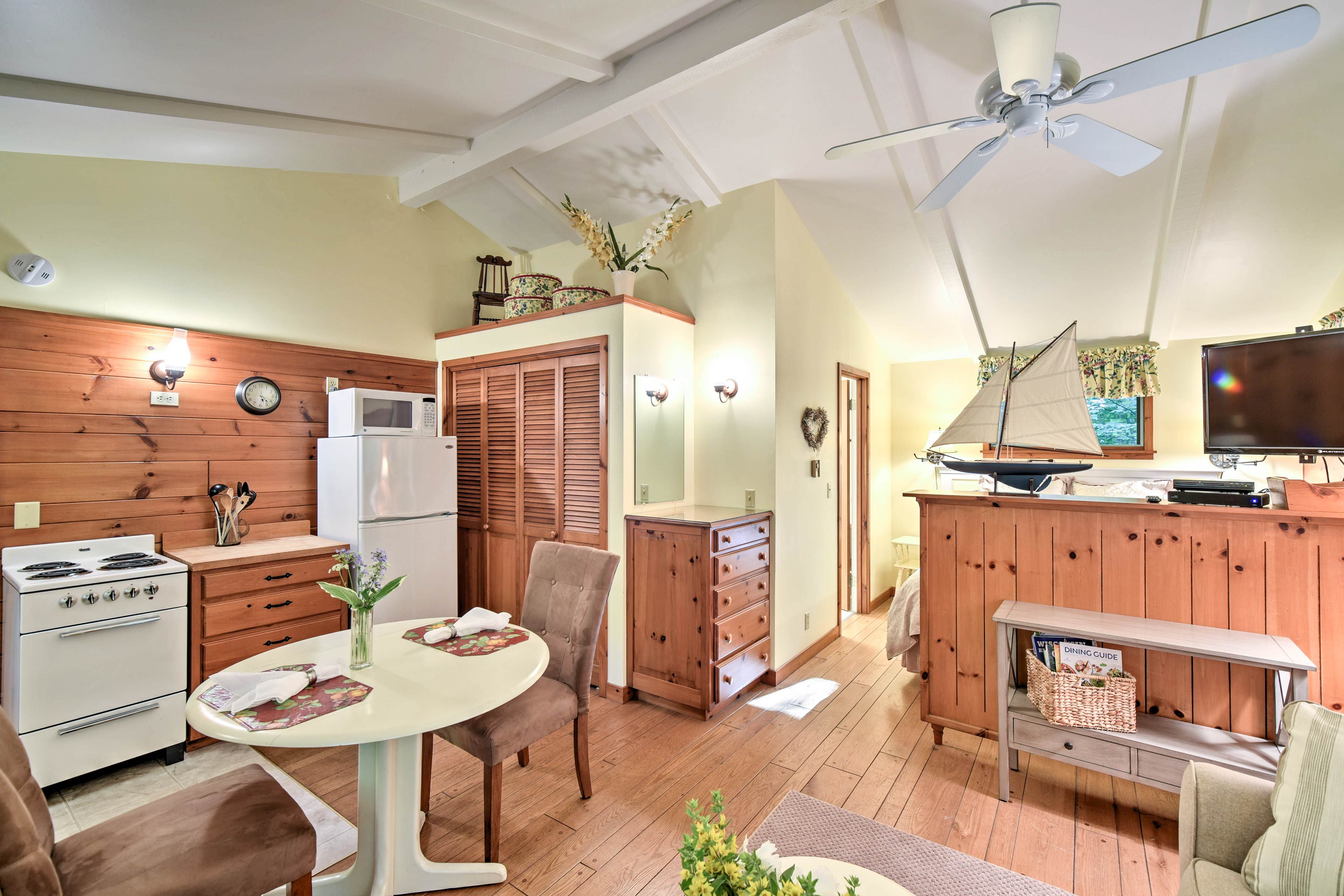 Kitchen | Toaster | Trash Bags & Paper Towels