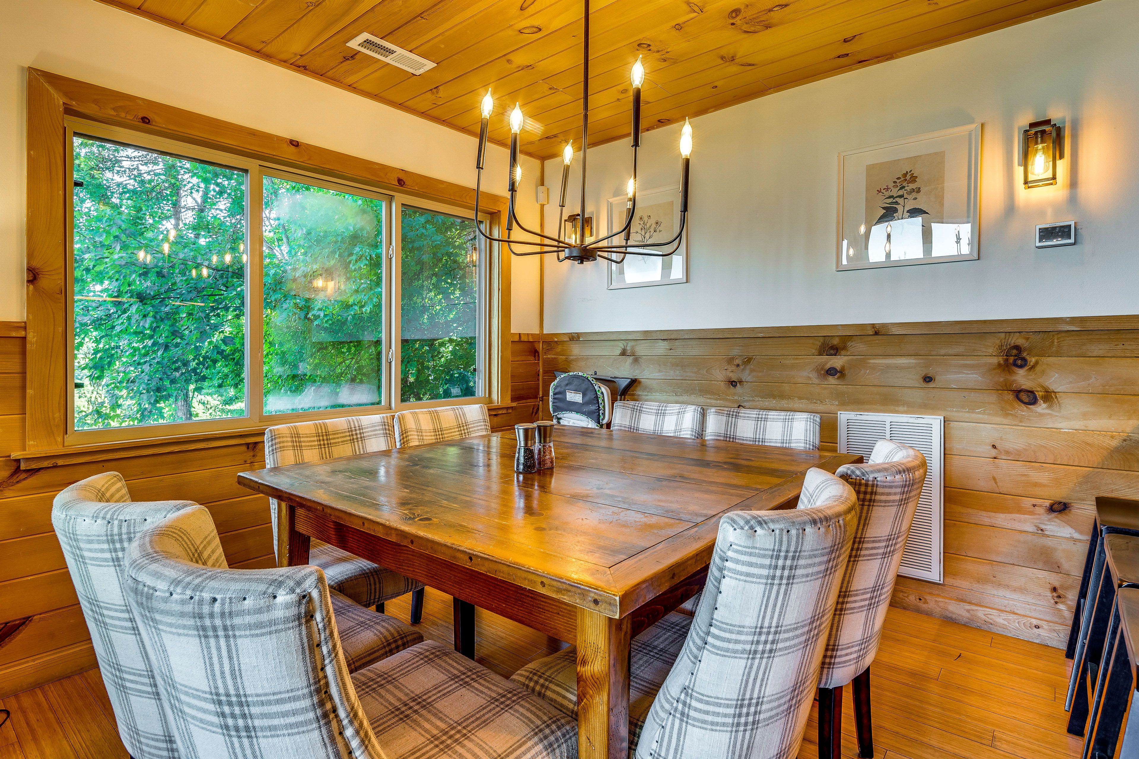 Dining Area | Dishware & Flatware