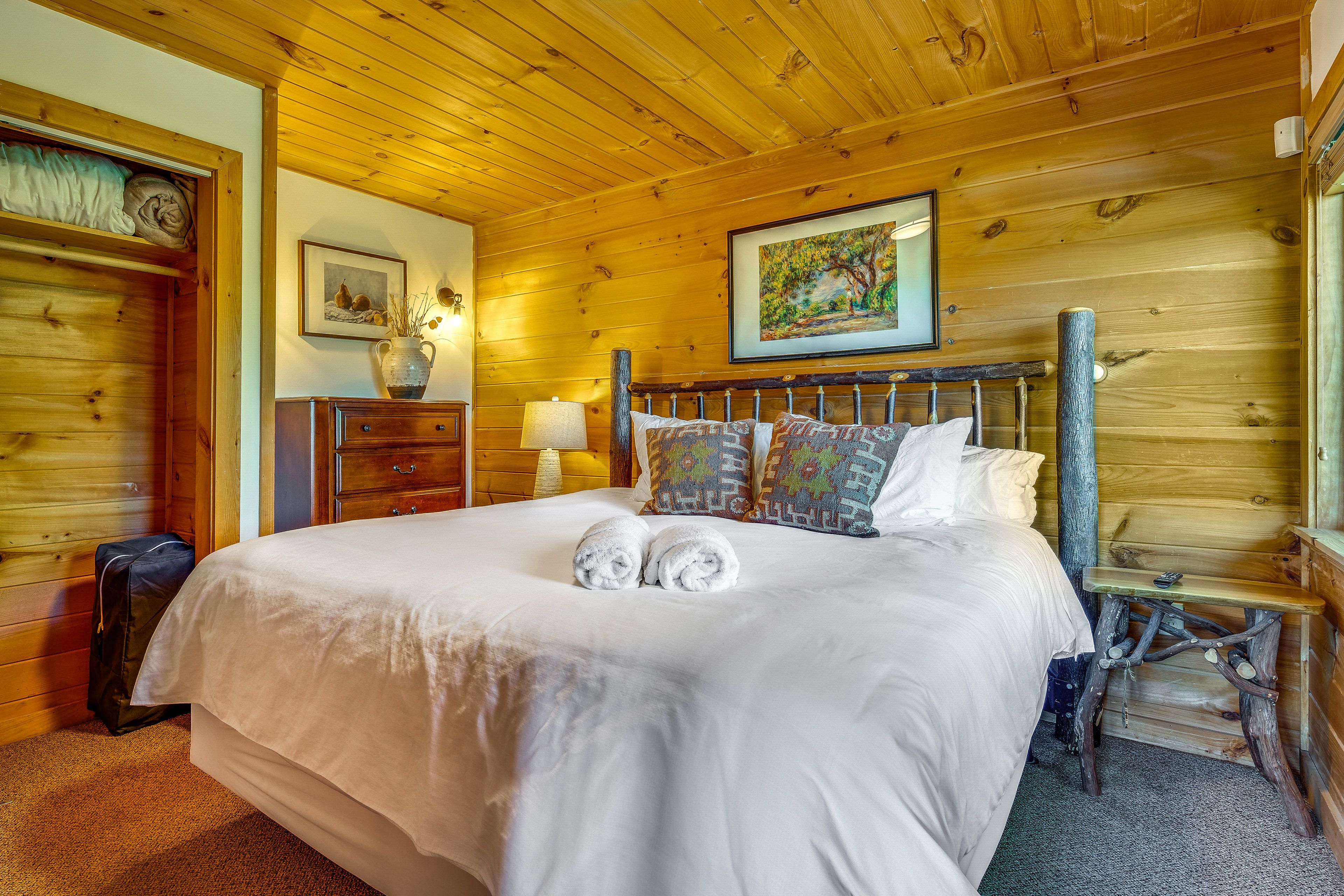 Bedroom 1 | King Bed