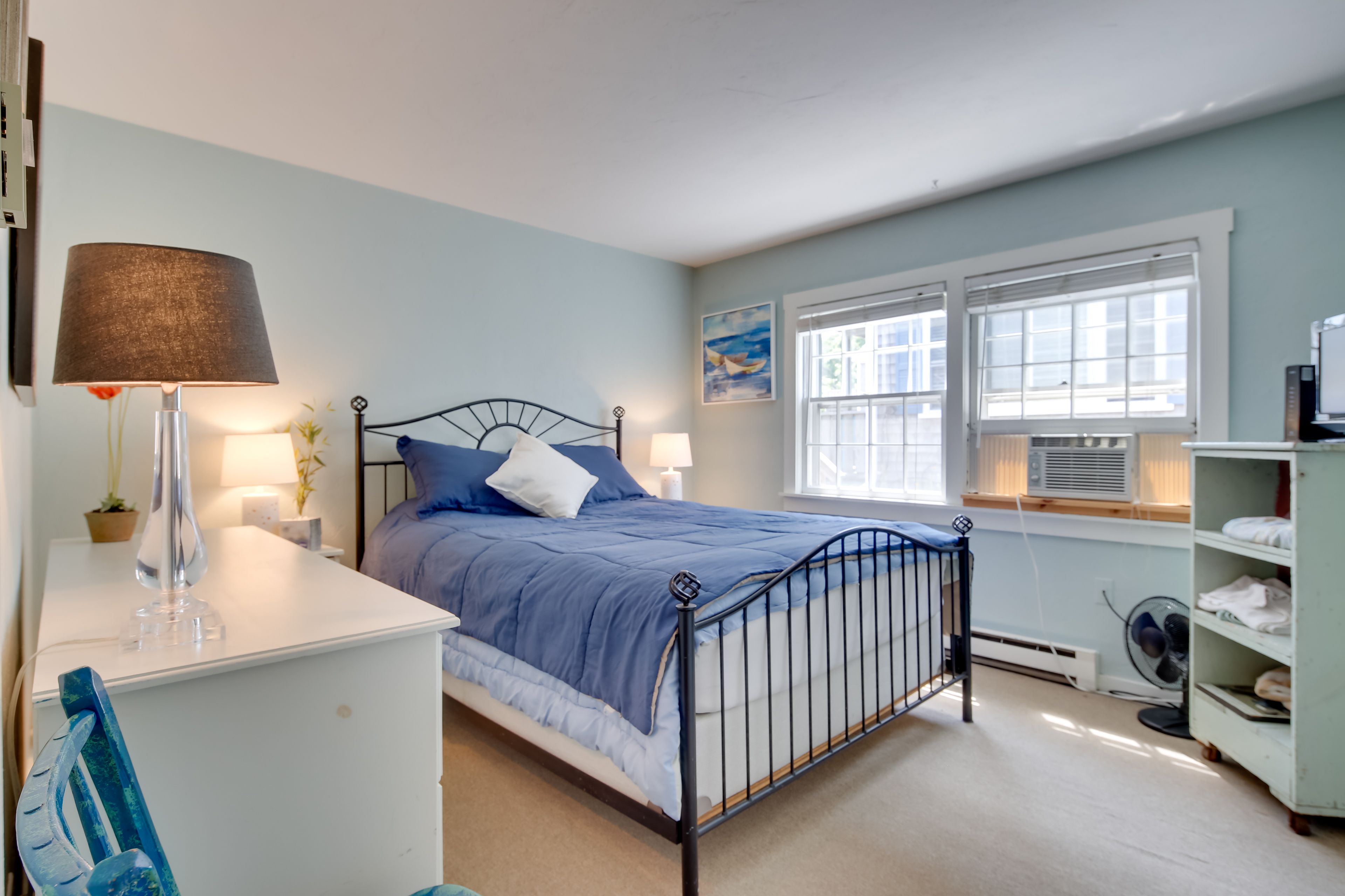 Bedroom 1 | Queen Bed