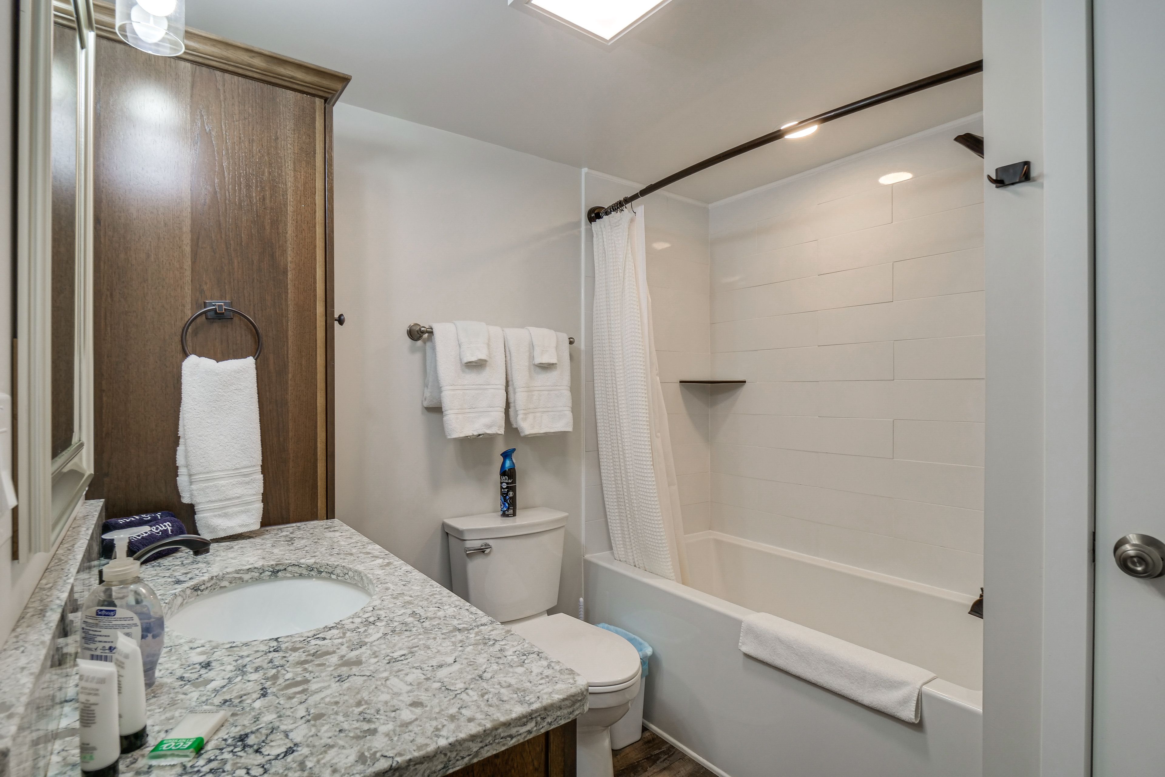 Full Bathroom | 2nd Floor