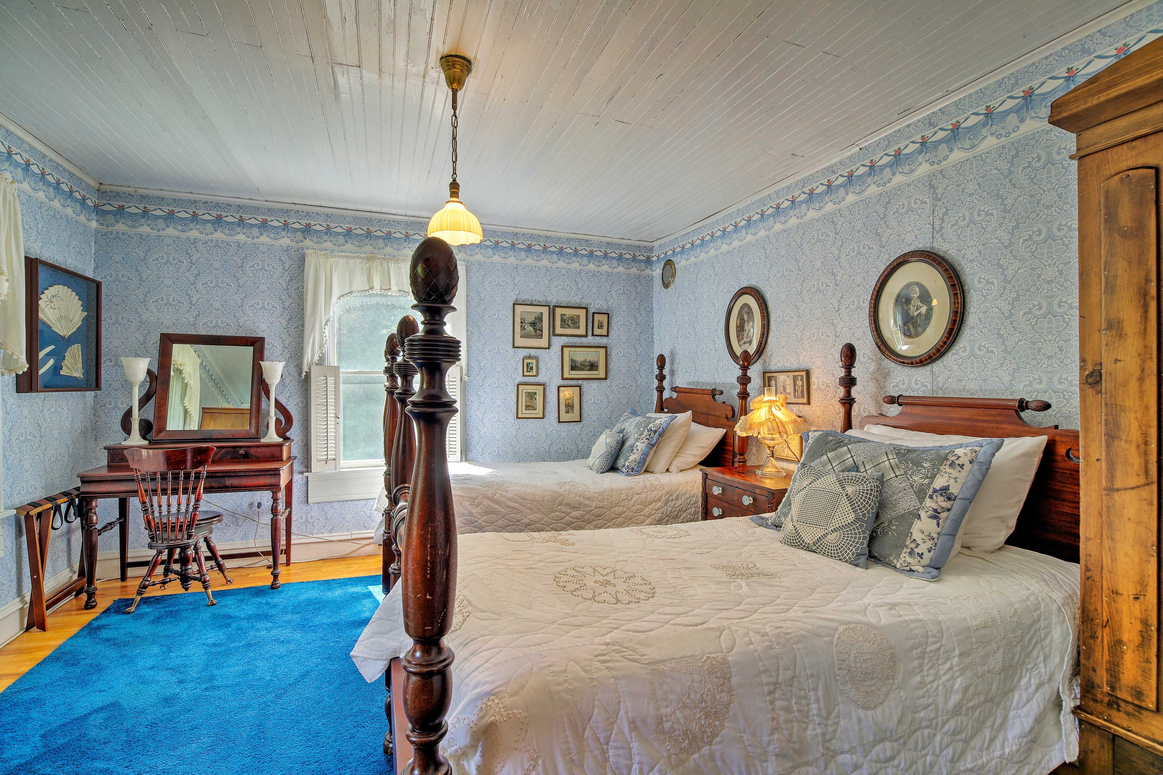 This cozy room is great for kids, compete with 2 twin beds.