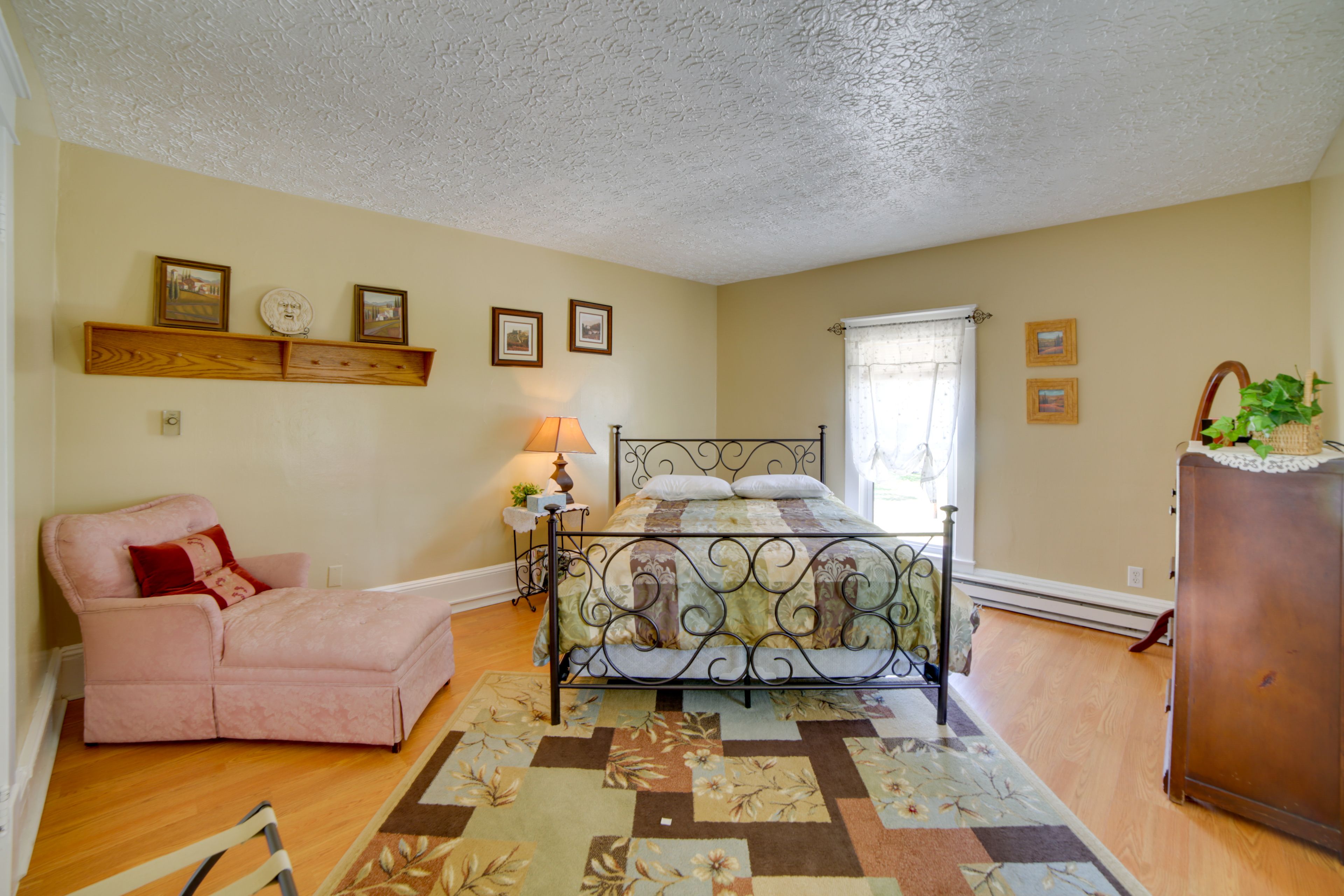 Bedroom 1 | Queen Bed | Window A/C