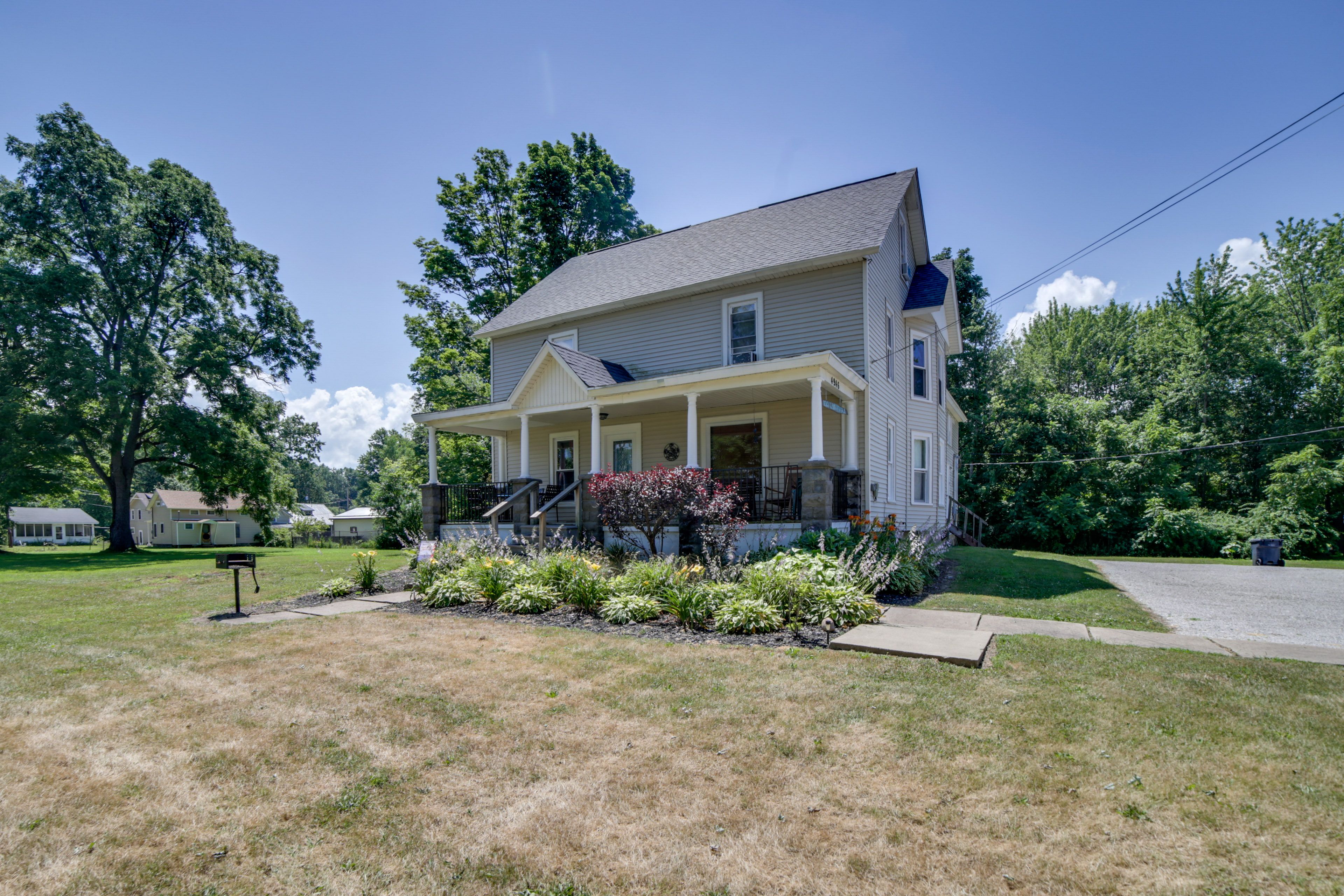 Parking | Driveway (2 Vehicles)