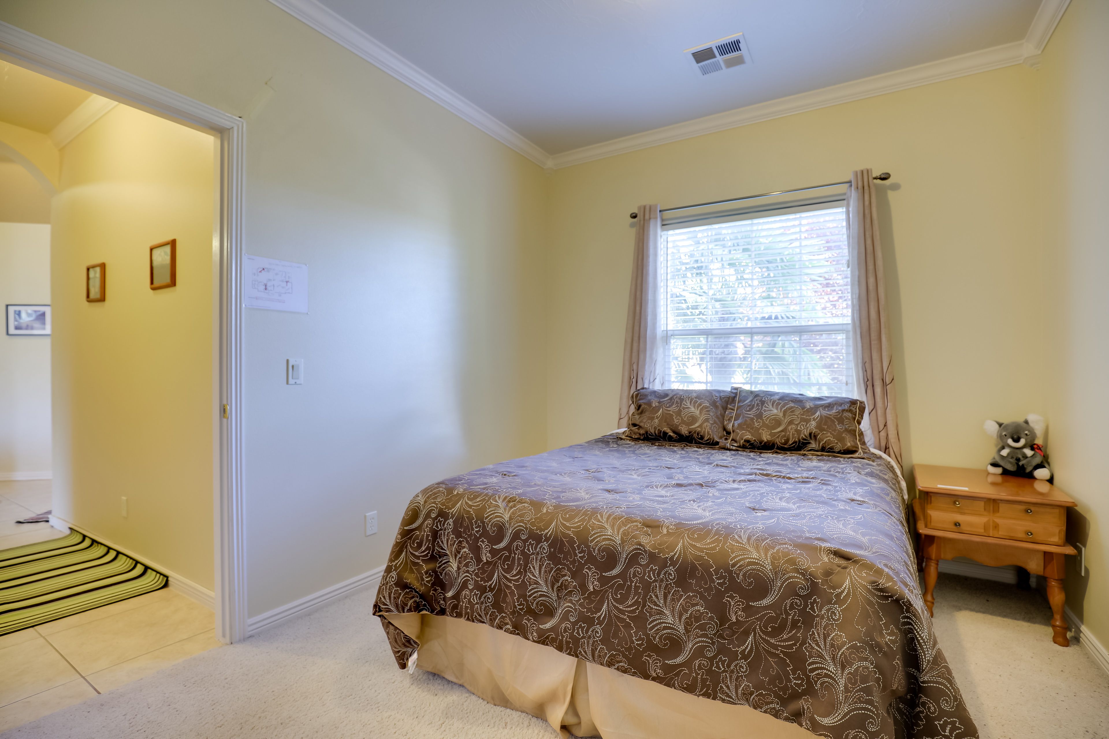 Bedroom 1 | Queen Bed