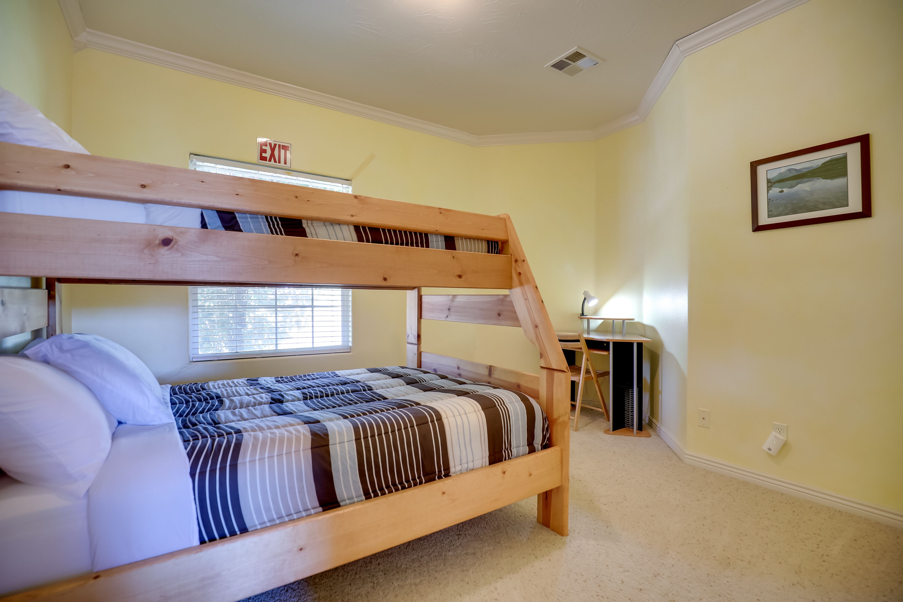Bedroom 2 | Twin/Full Bunk Bed