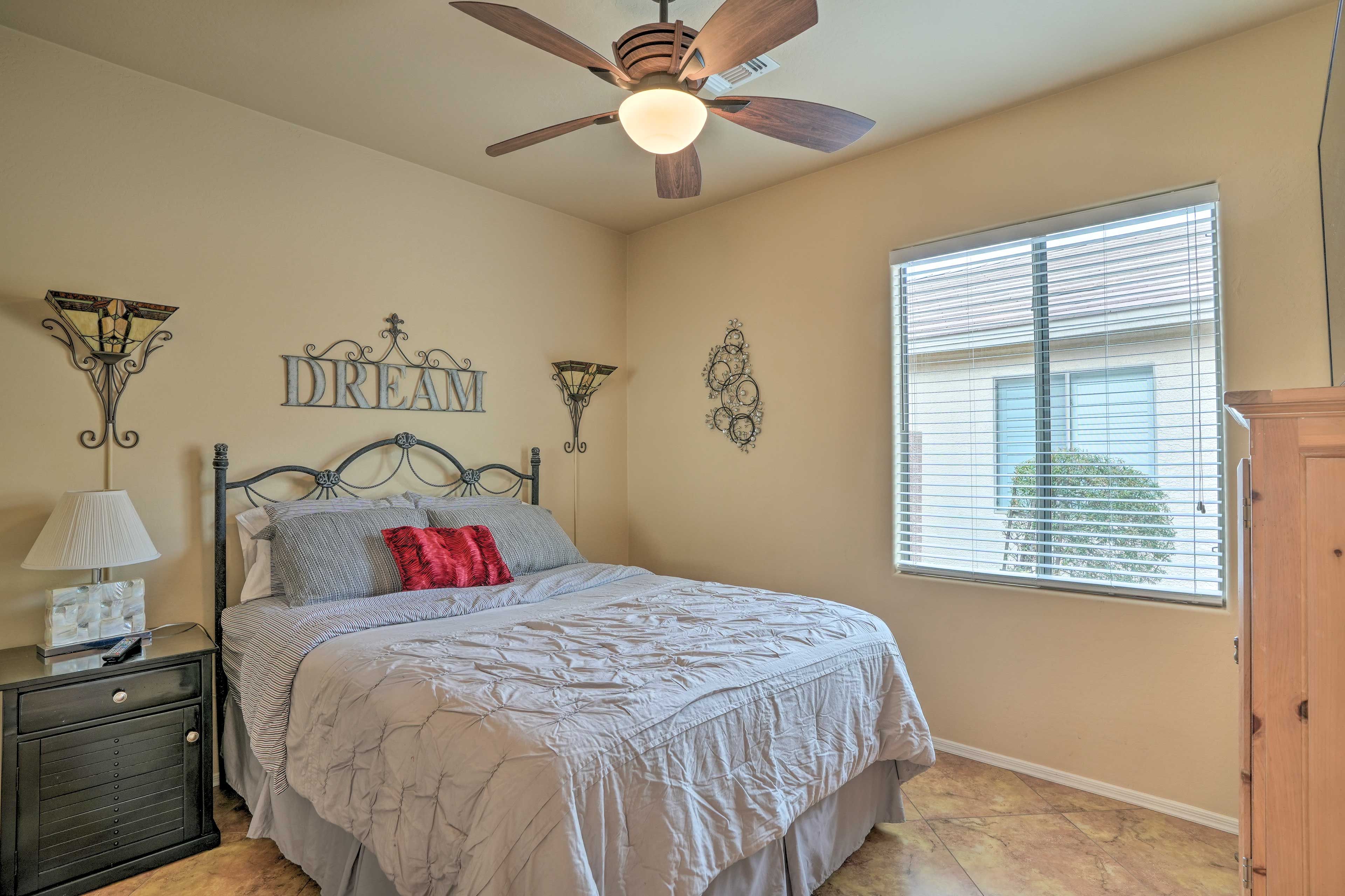 Bedroom 2 | Queen Bed