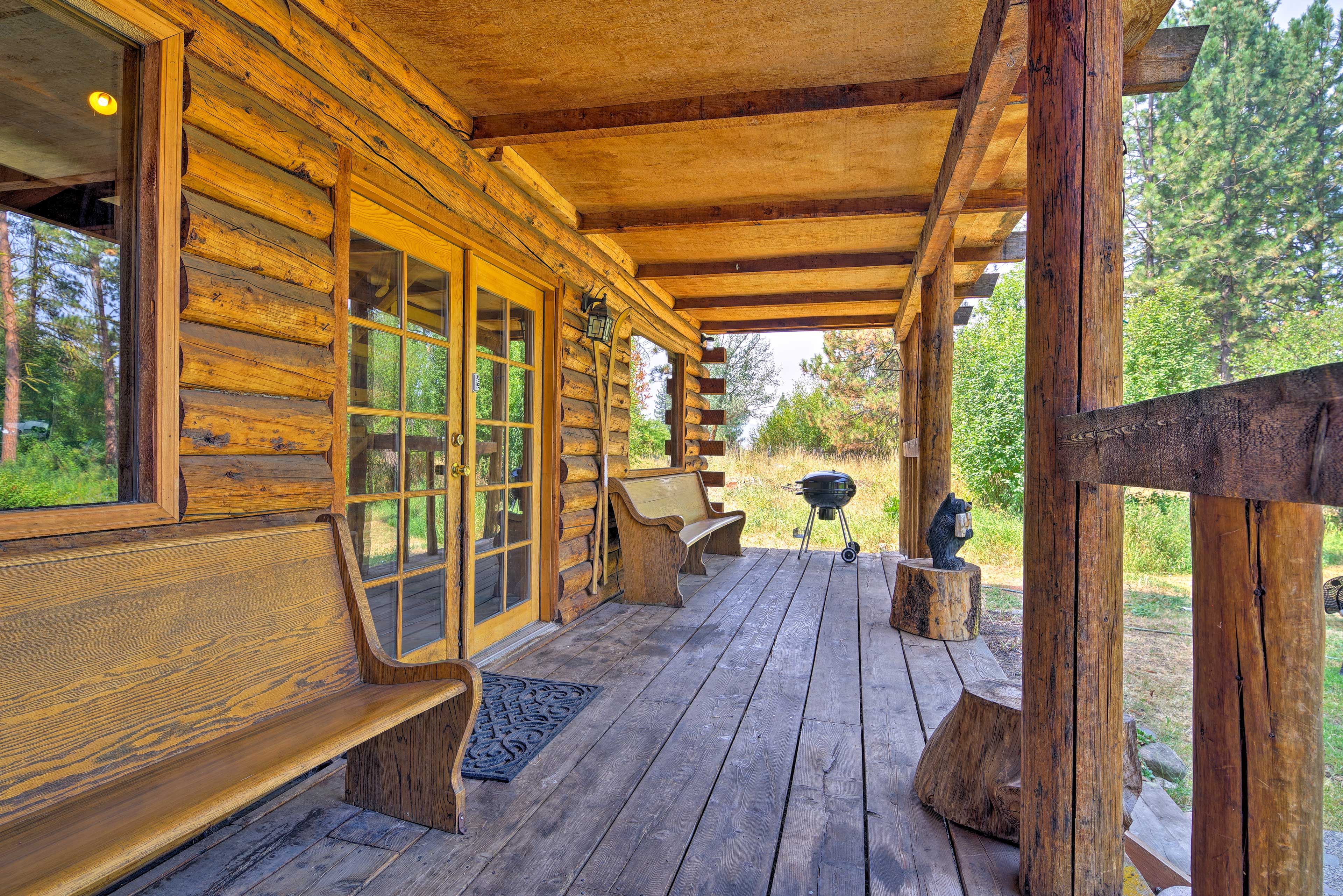 Front Porch w/ Charcoal Grill