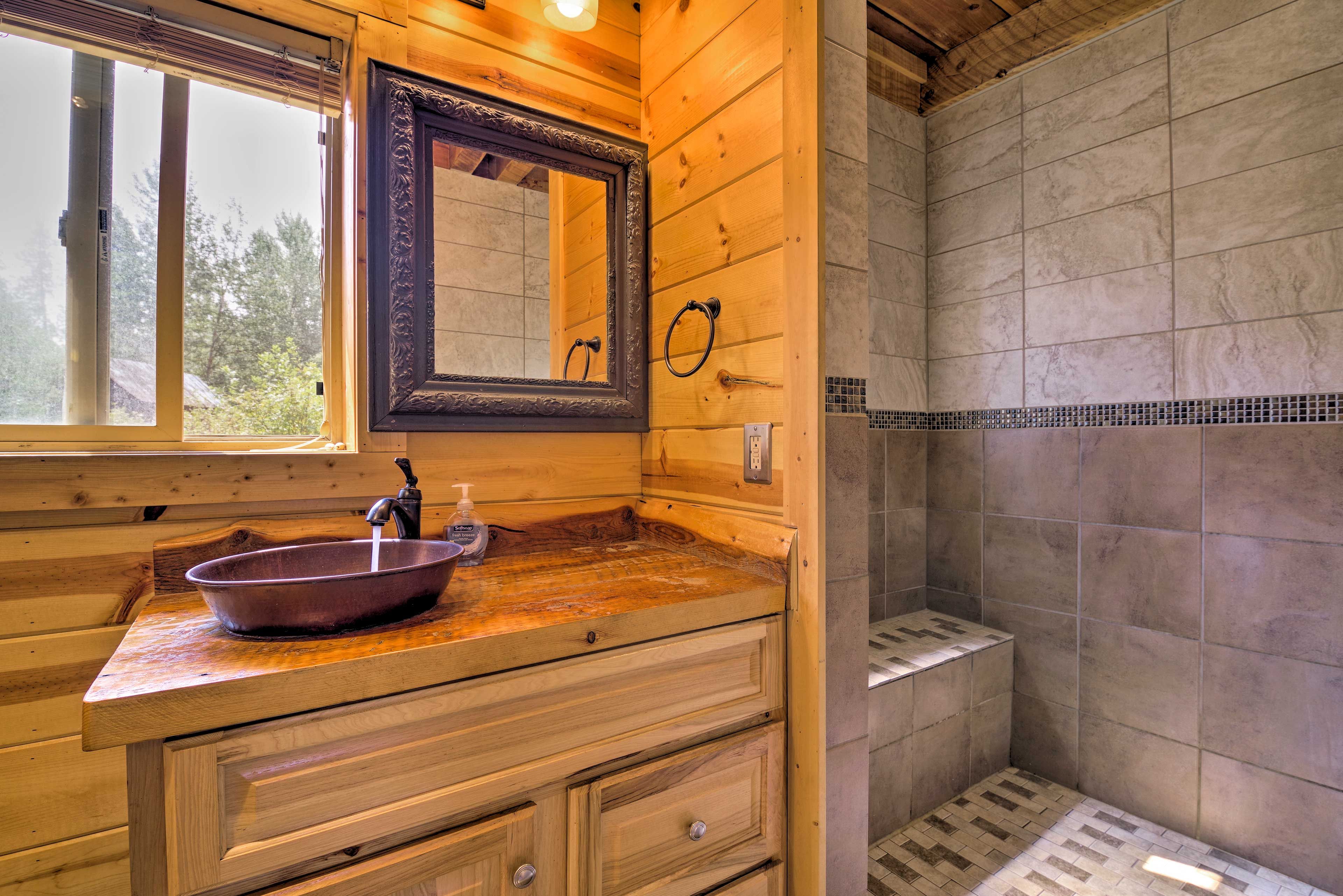 En-Suite Bathroom | Linens/Towels