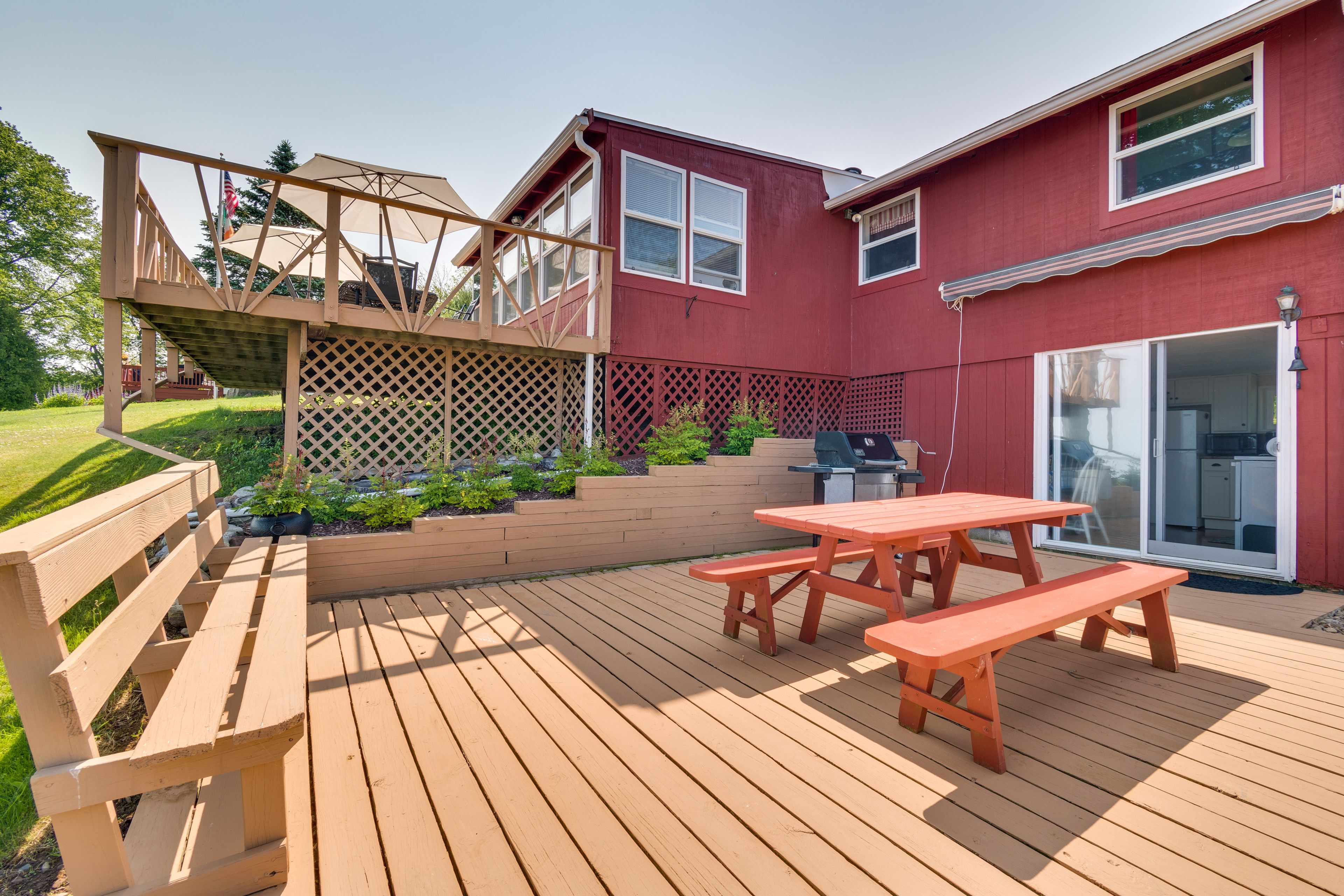 Lower Deck | Gas Grill | Picnic Area