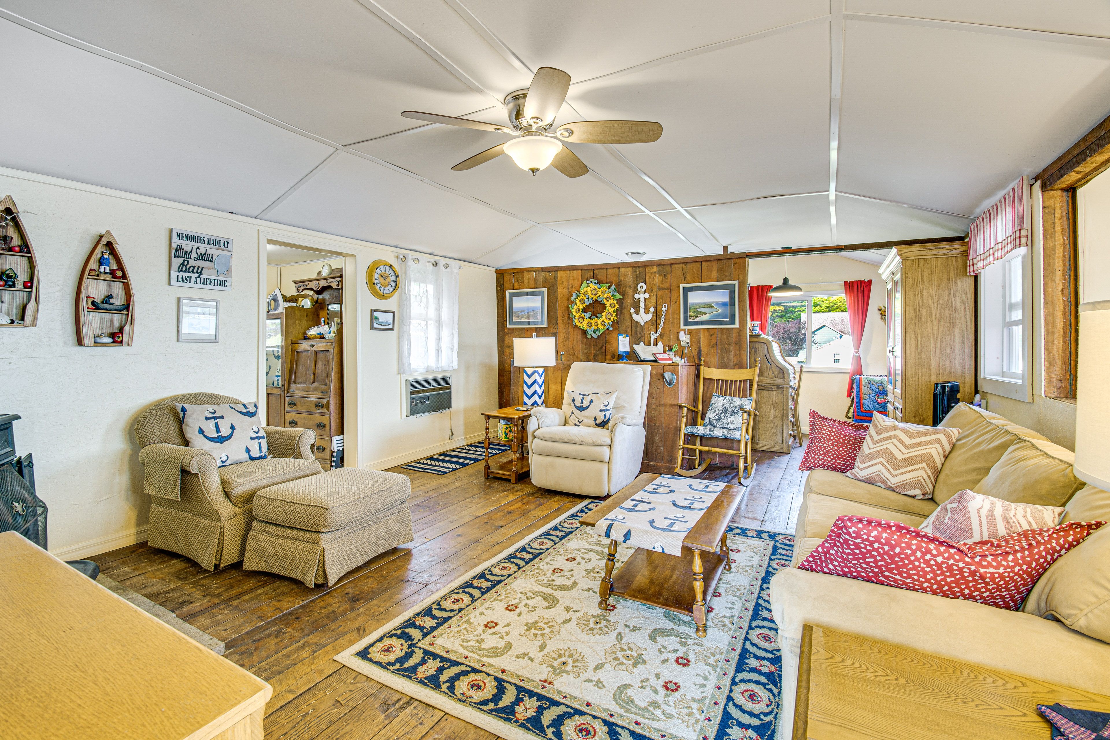 Living Room | Gas Fireplace