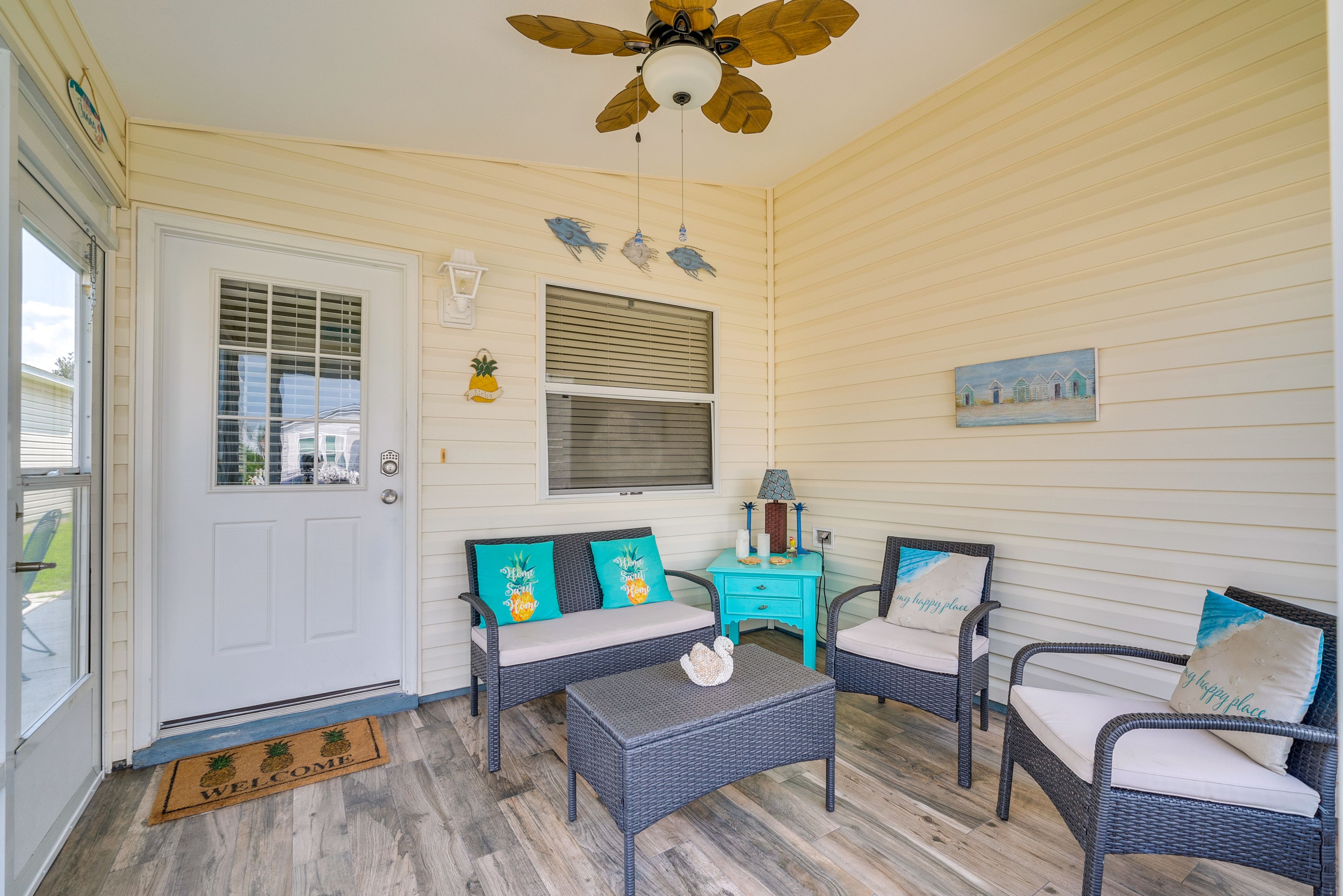 Screened-In Lanai | 55+ Community