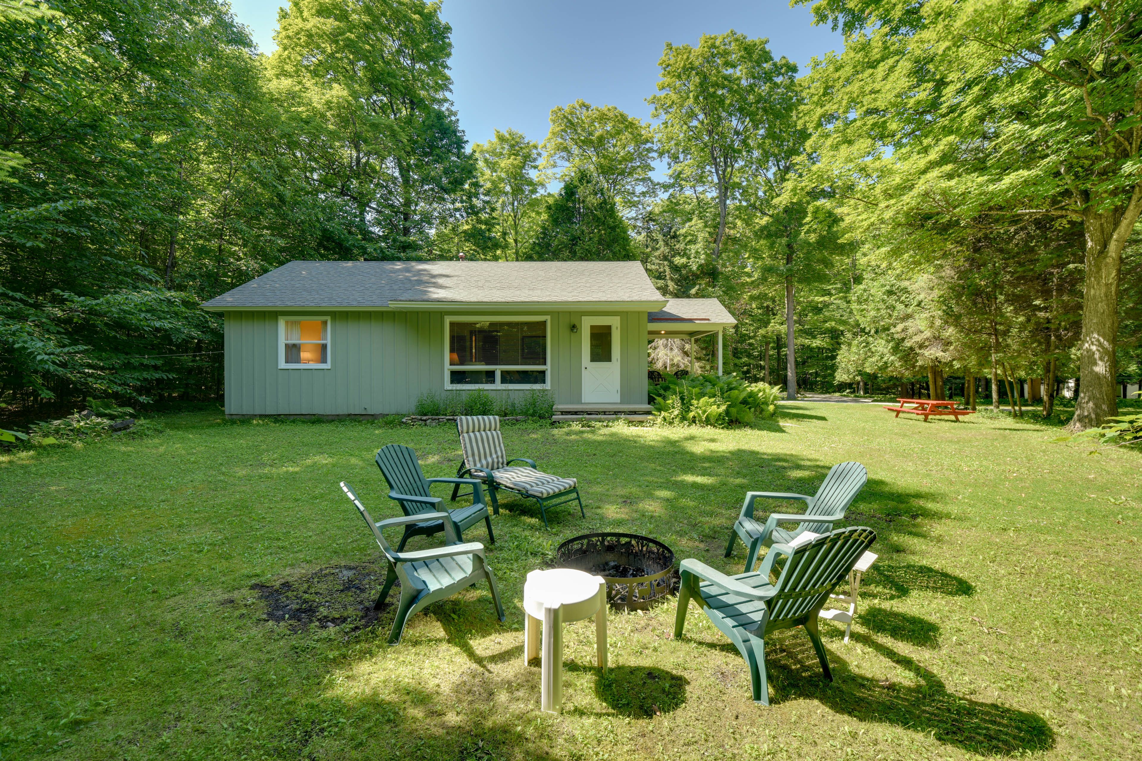 Backyard w/ Fire Pit