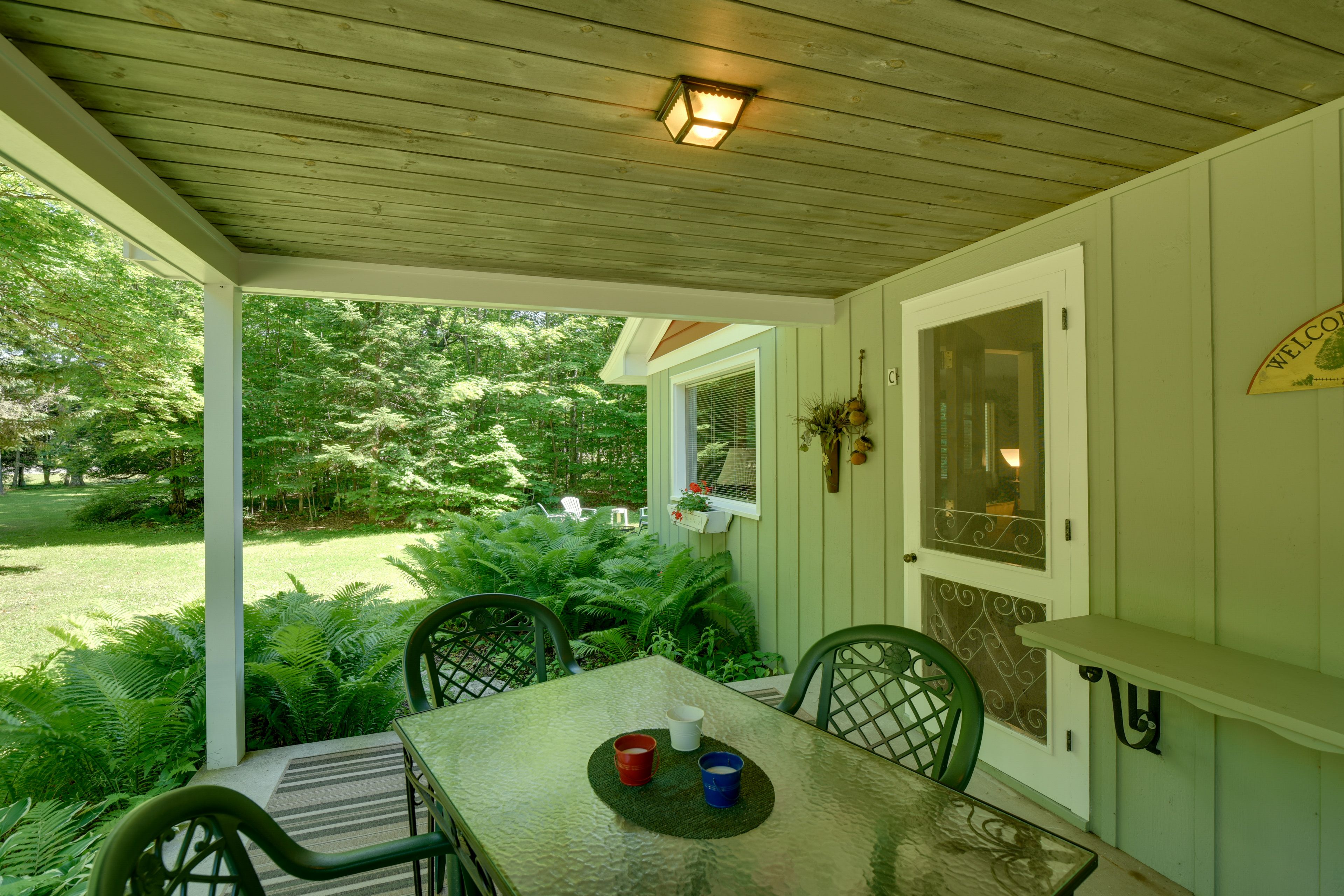 Furnished Porch