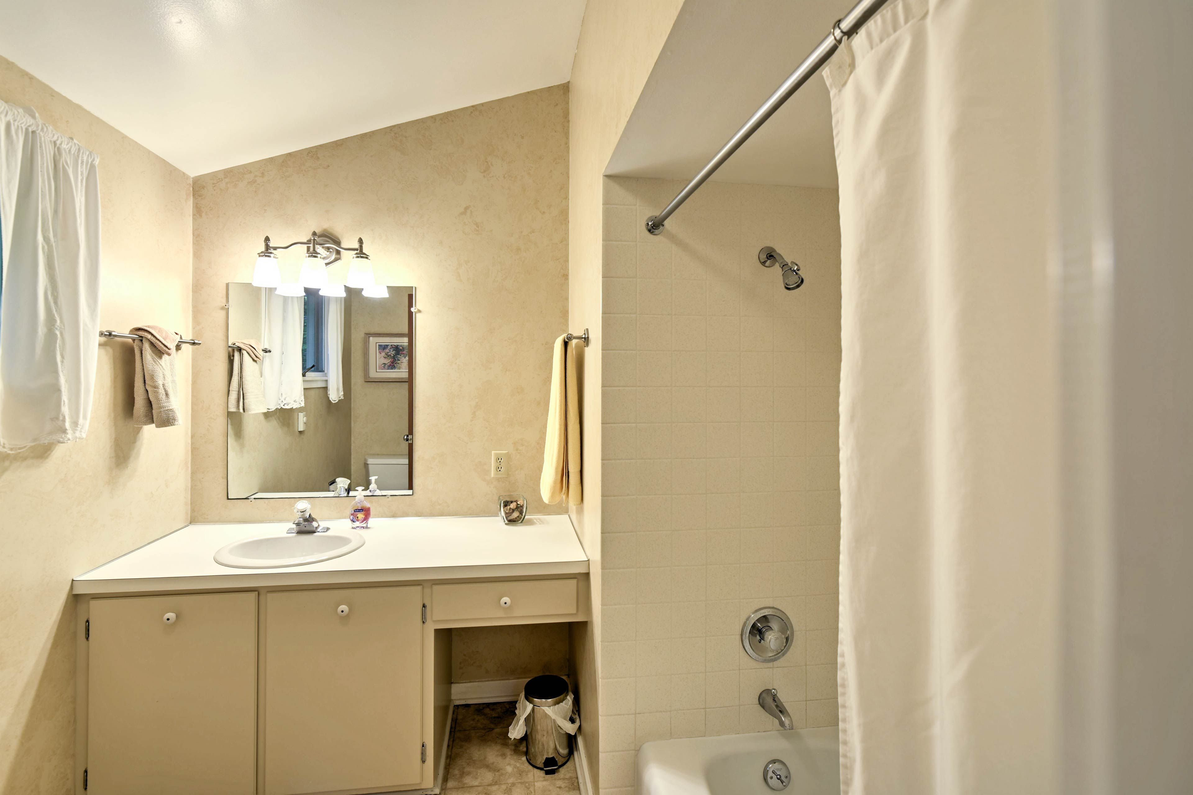 Full Bathroom