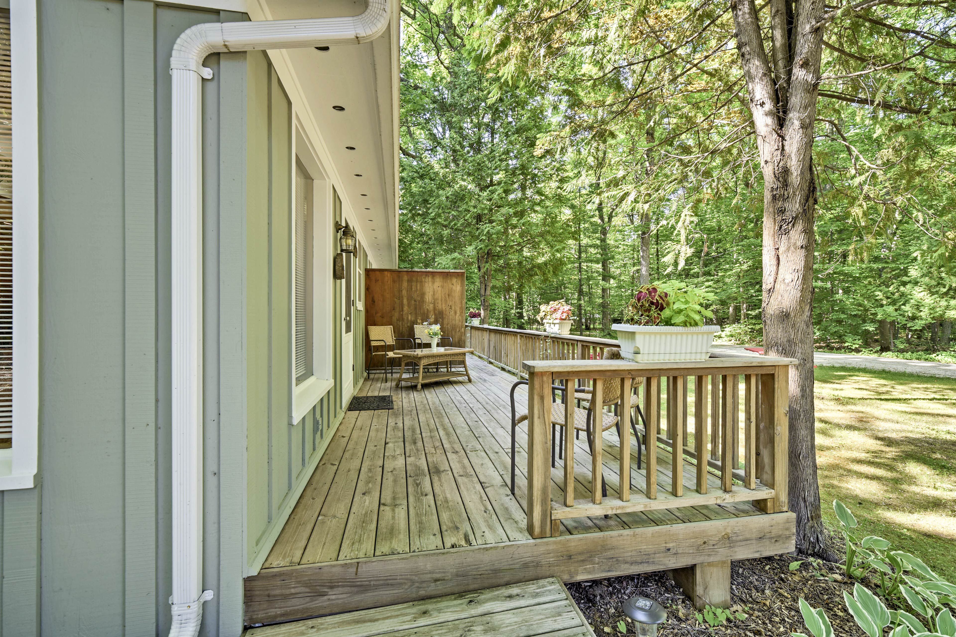 Furnished Deck | Outdoor Dining
