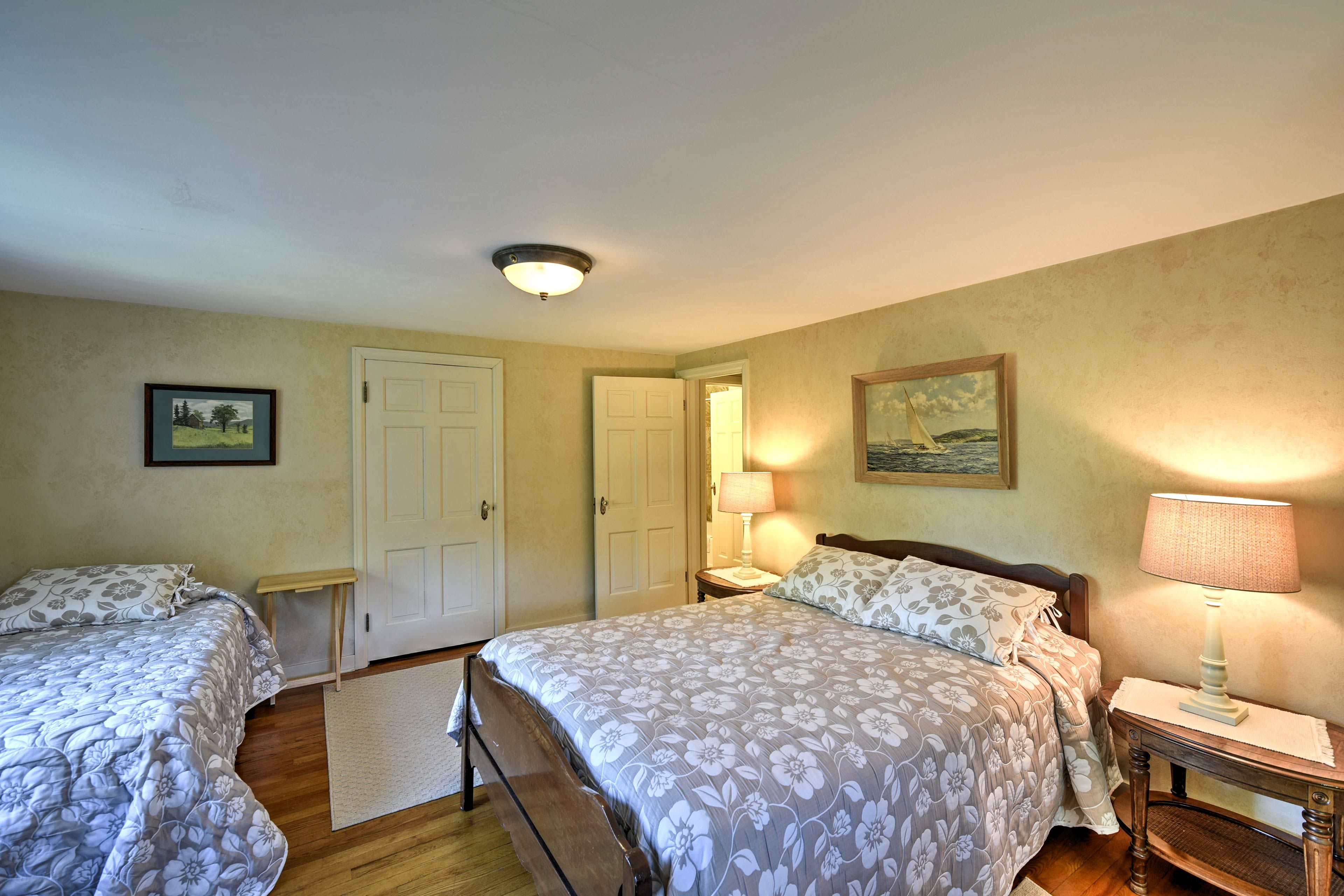 Bedroom 2 | Queen Bed | 2 Twin Beds