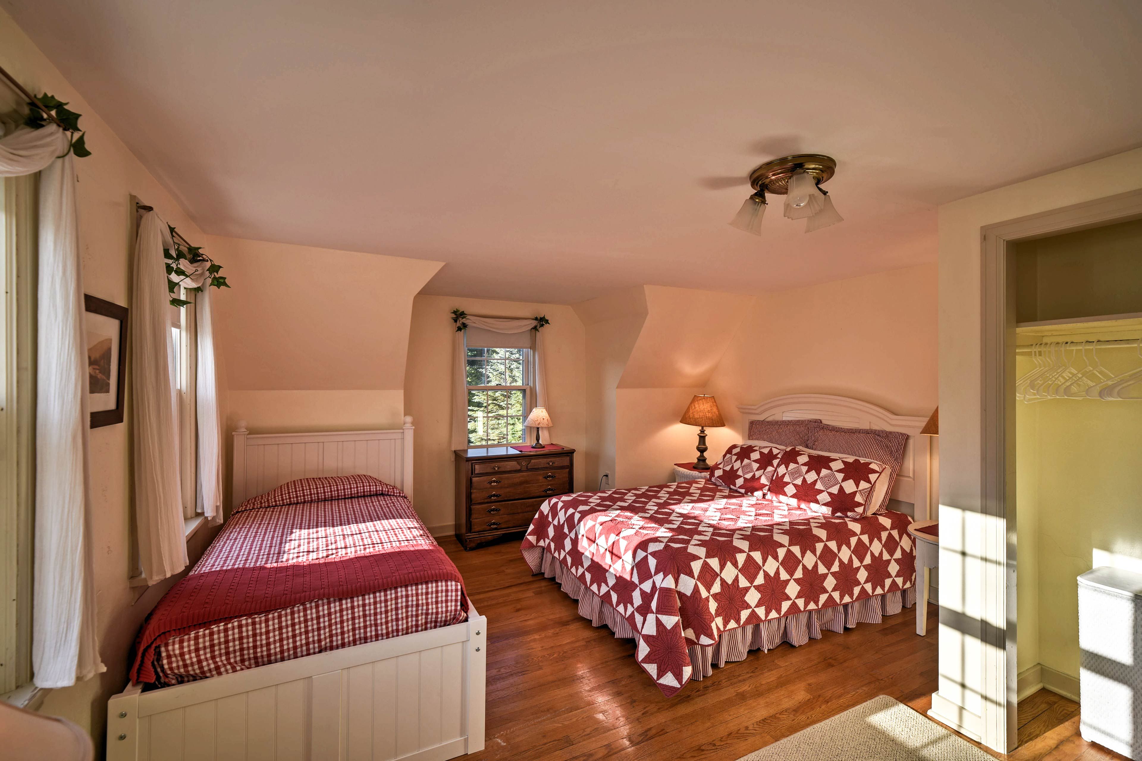 Bedroom 3 | Queen Bed | Twin Bed