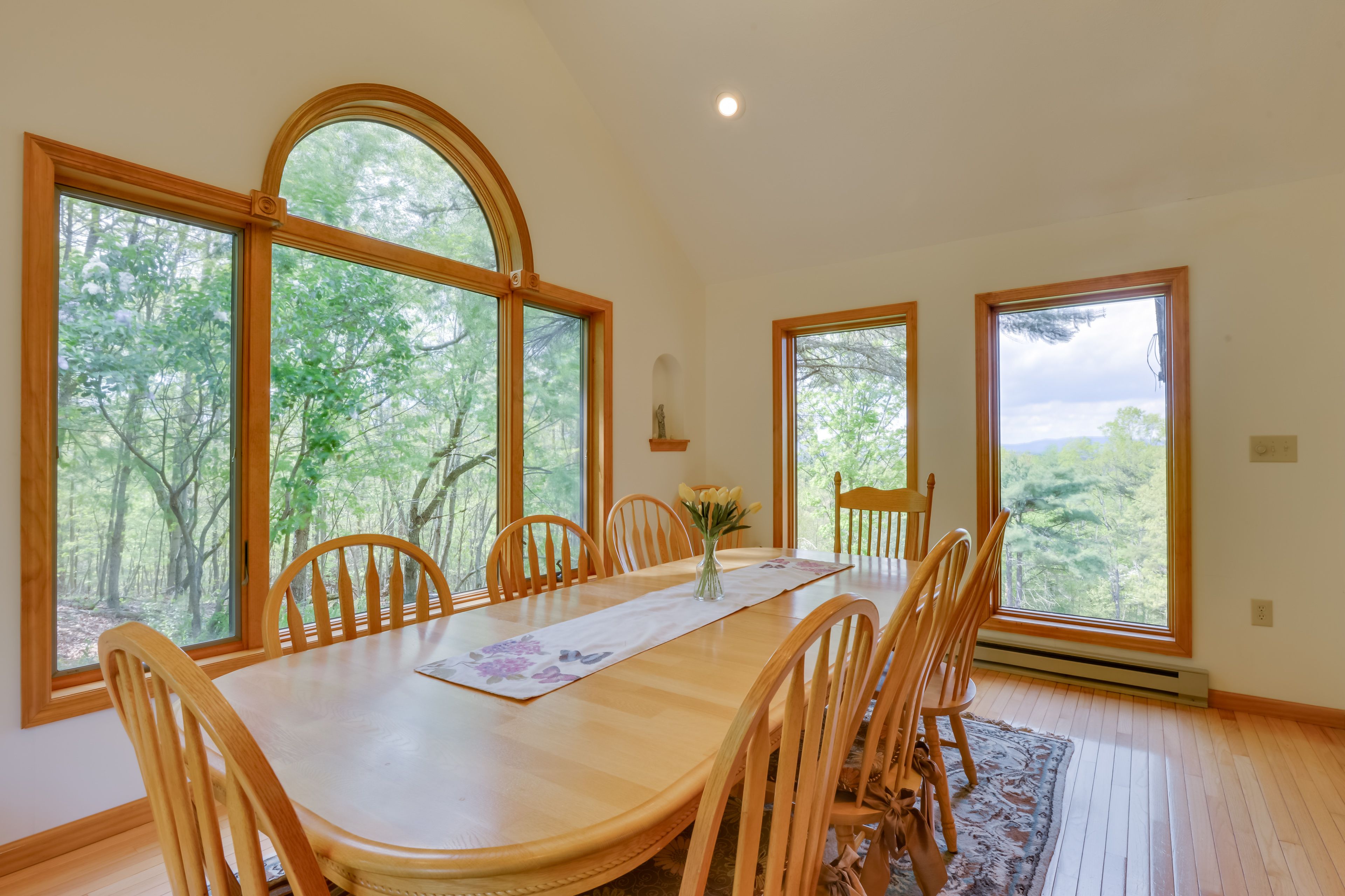 Dining Area | Dishes & Flatware Provided