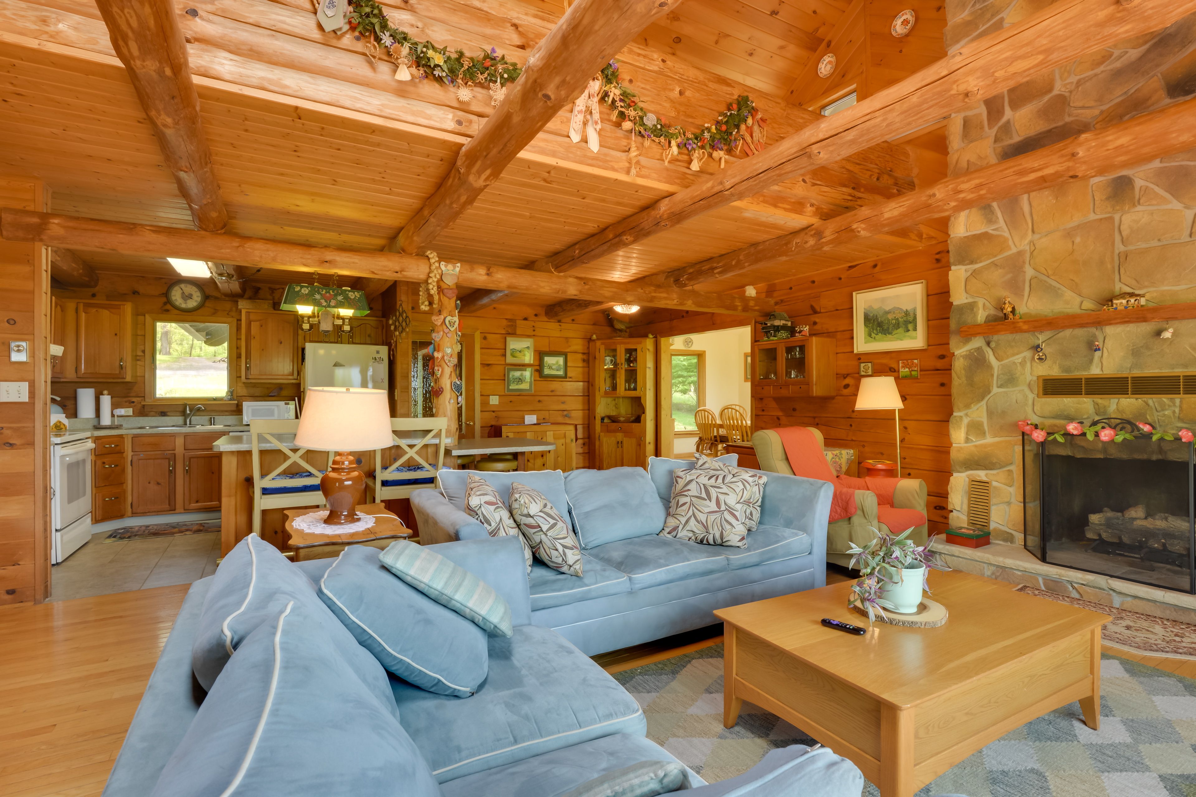 Living Room | 1st Floor | Smart TV | Open Floor Plan | Free WiFi