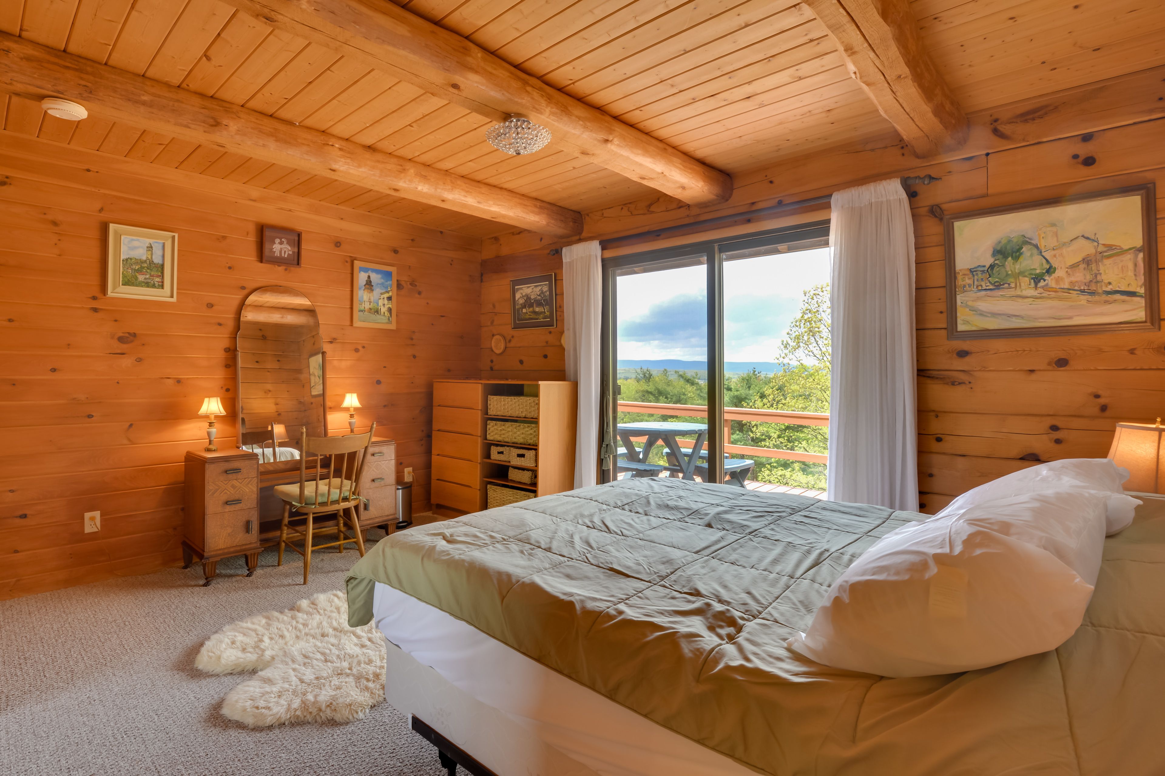 Bedroom 2 | Queen Bed | 1st Floor | Linens Provided