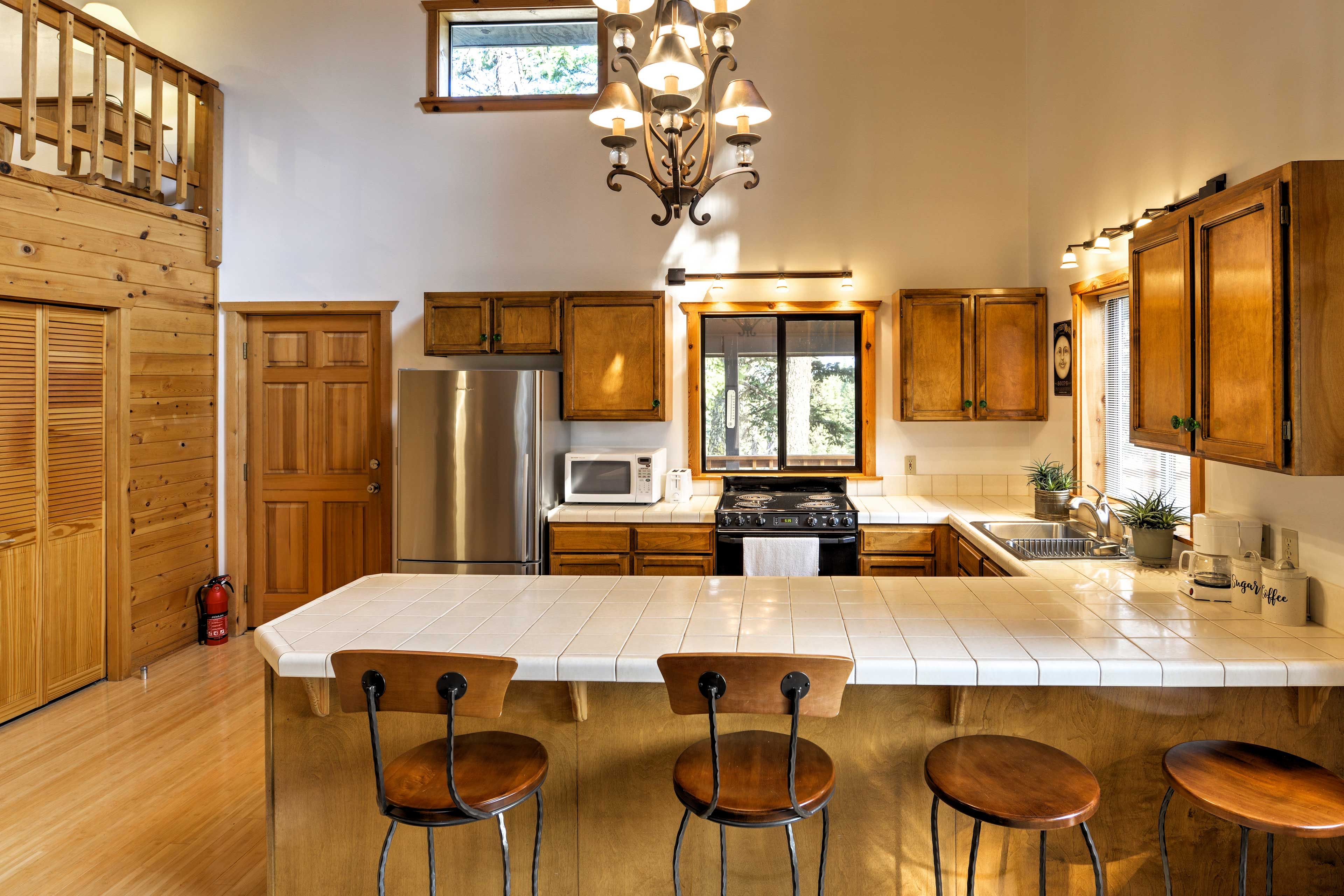 Kitchen | Cooking Basics | Coffee Maker | Paper Towels/Trash Bags Provided
