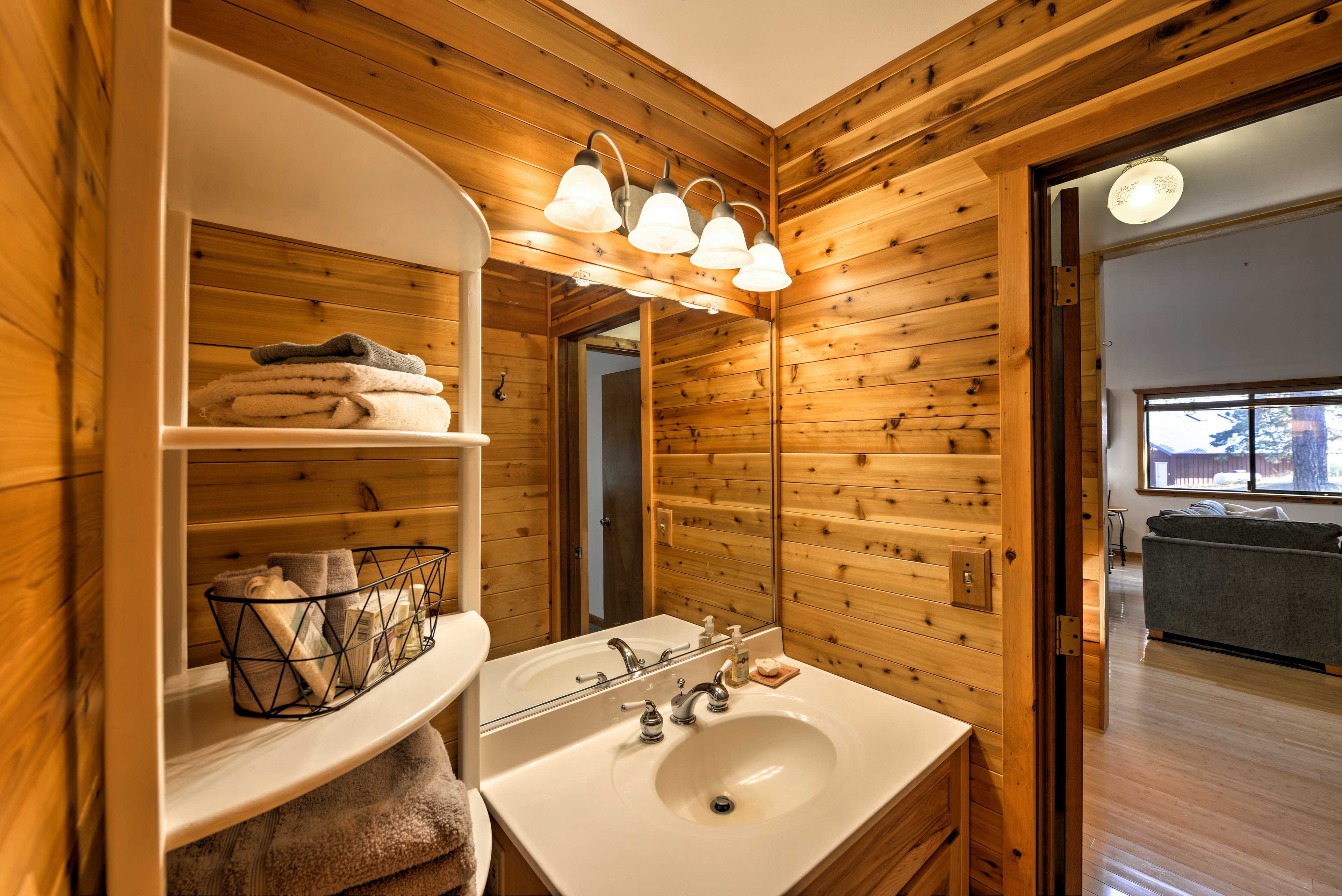 Full Bathroom | Toiletries Provided