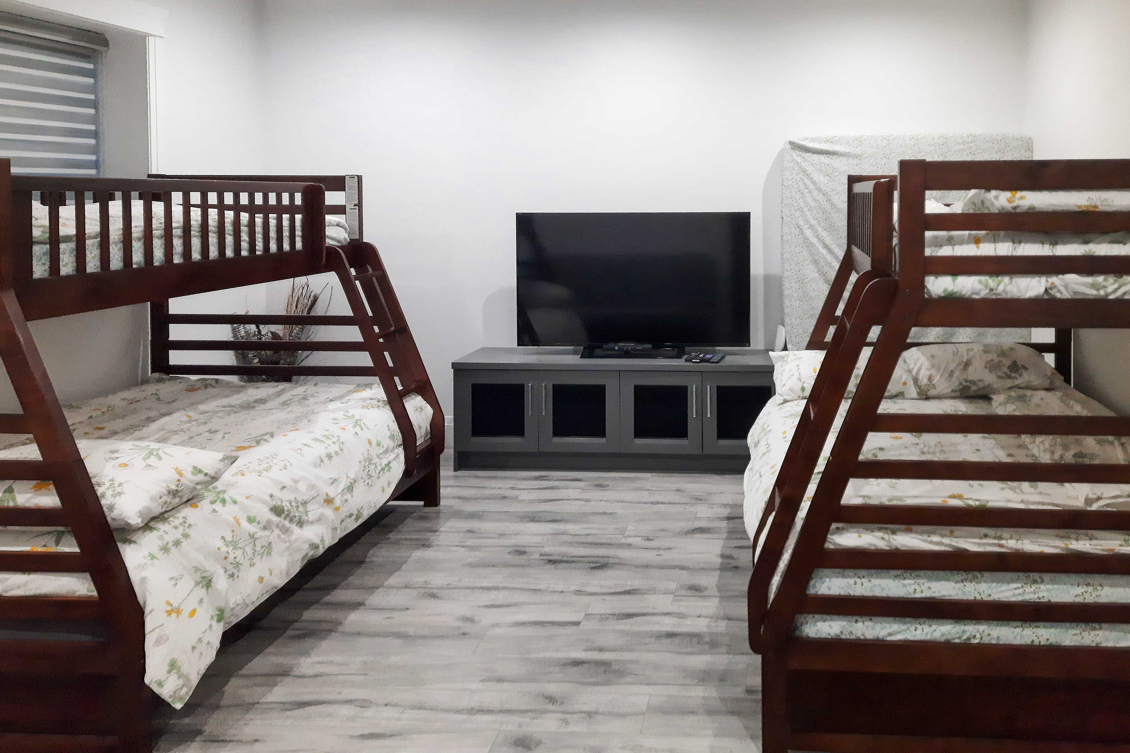 Theater Room | 2 Twin/Full Bunk Beds | Futon