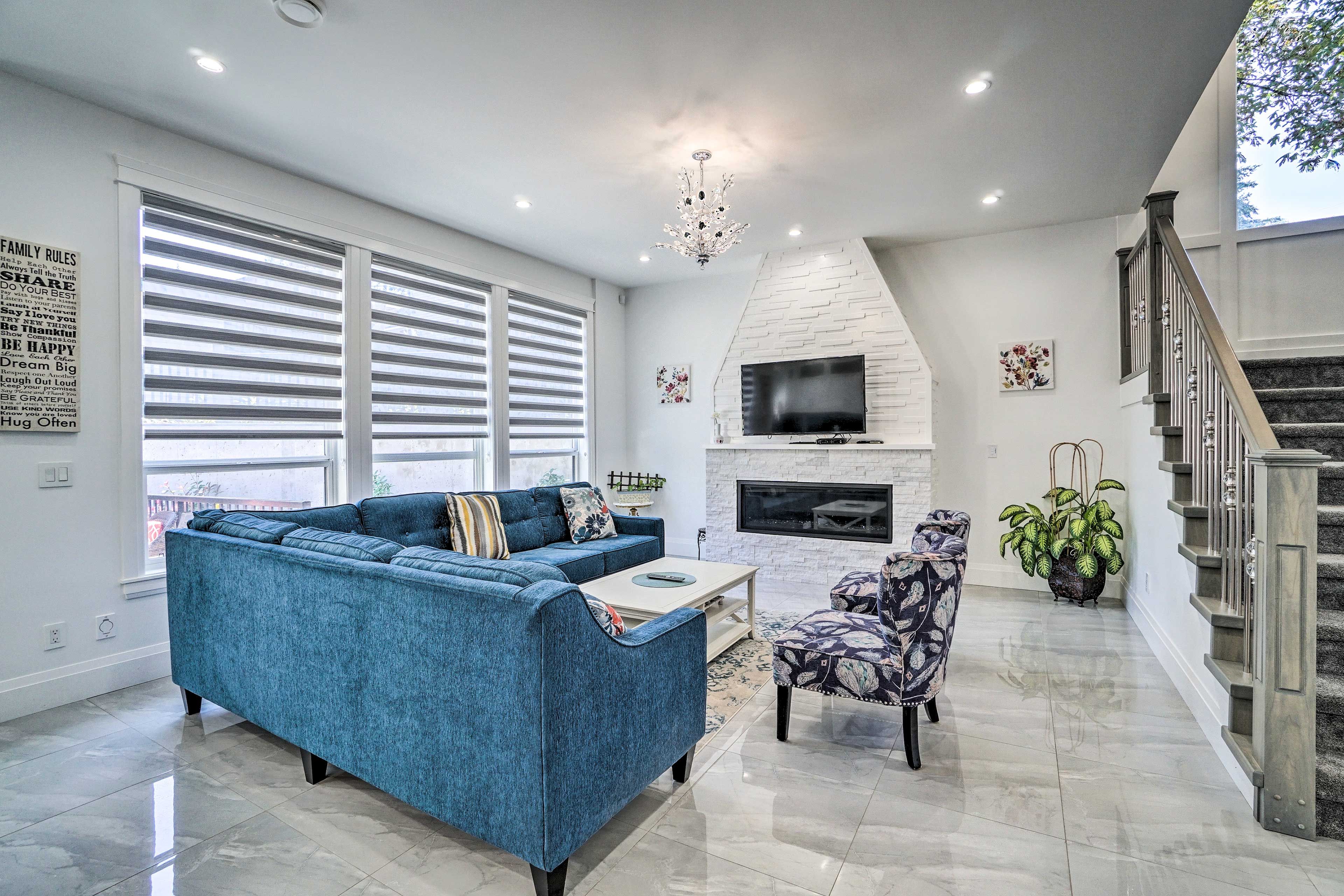 Living Room | Free WiFi | Central Air Conditioning