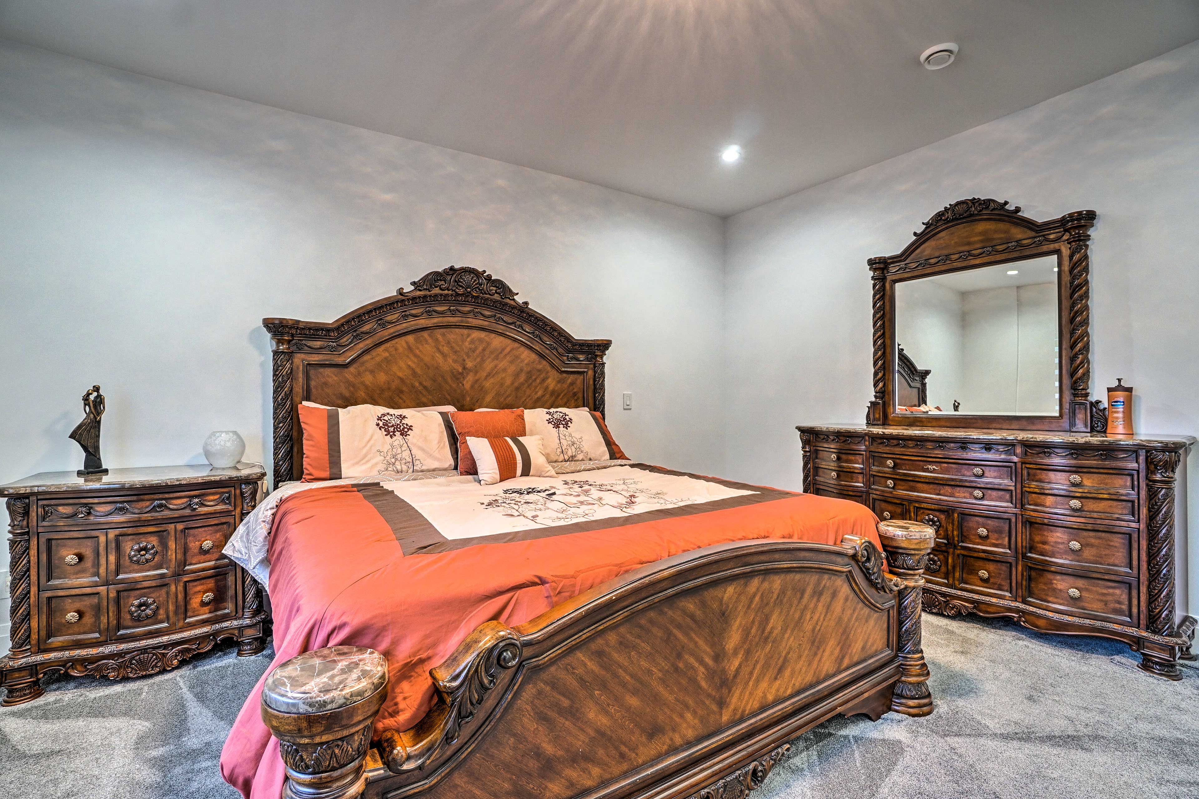 Bedroom 1 | King Bed