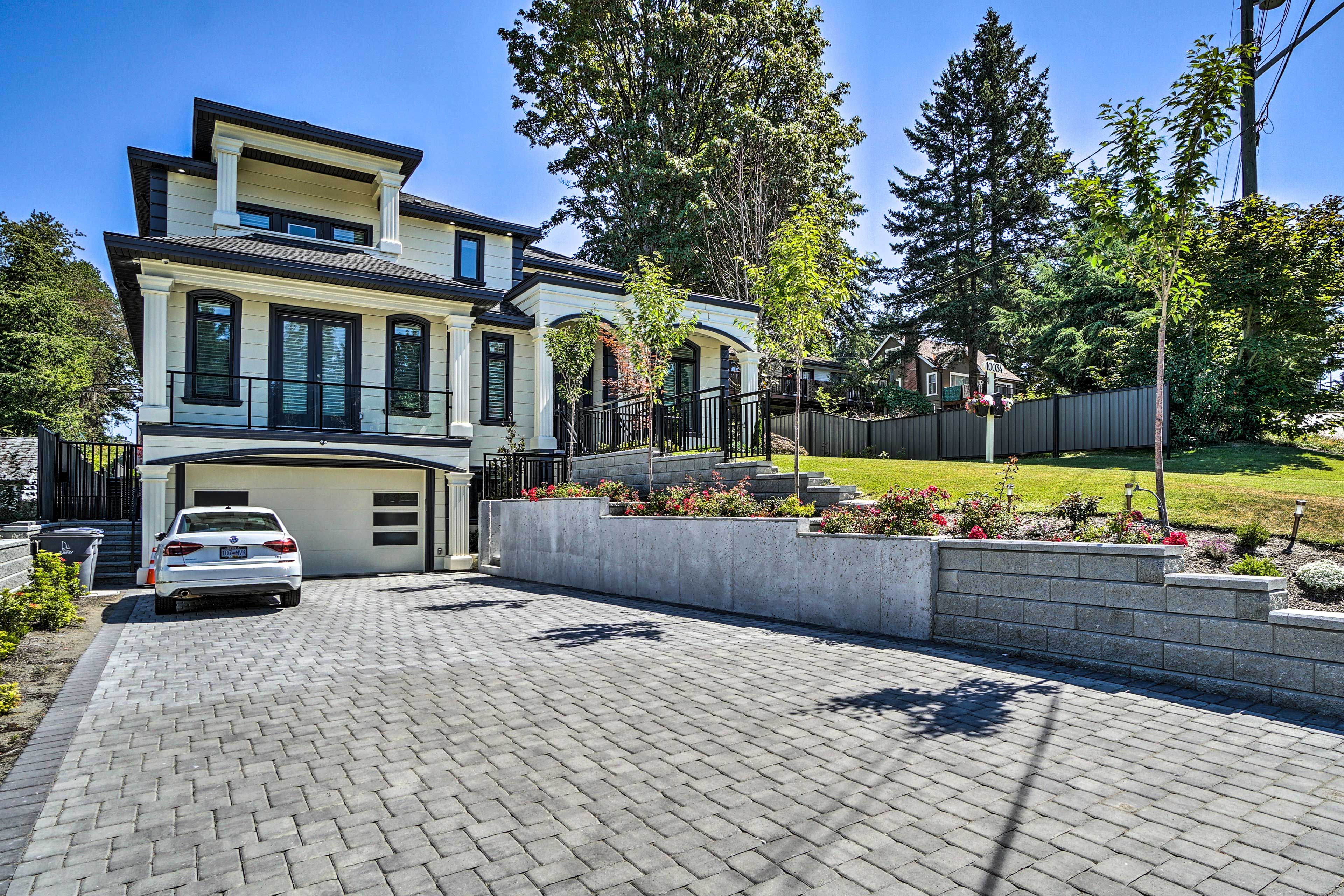 Home Exterior | Parking | Driveway (8 Vehicles)
