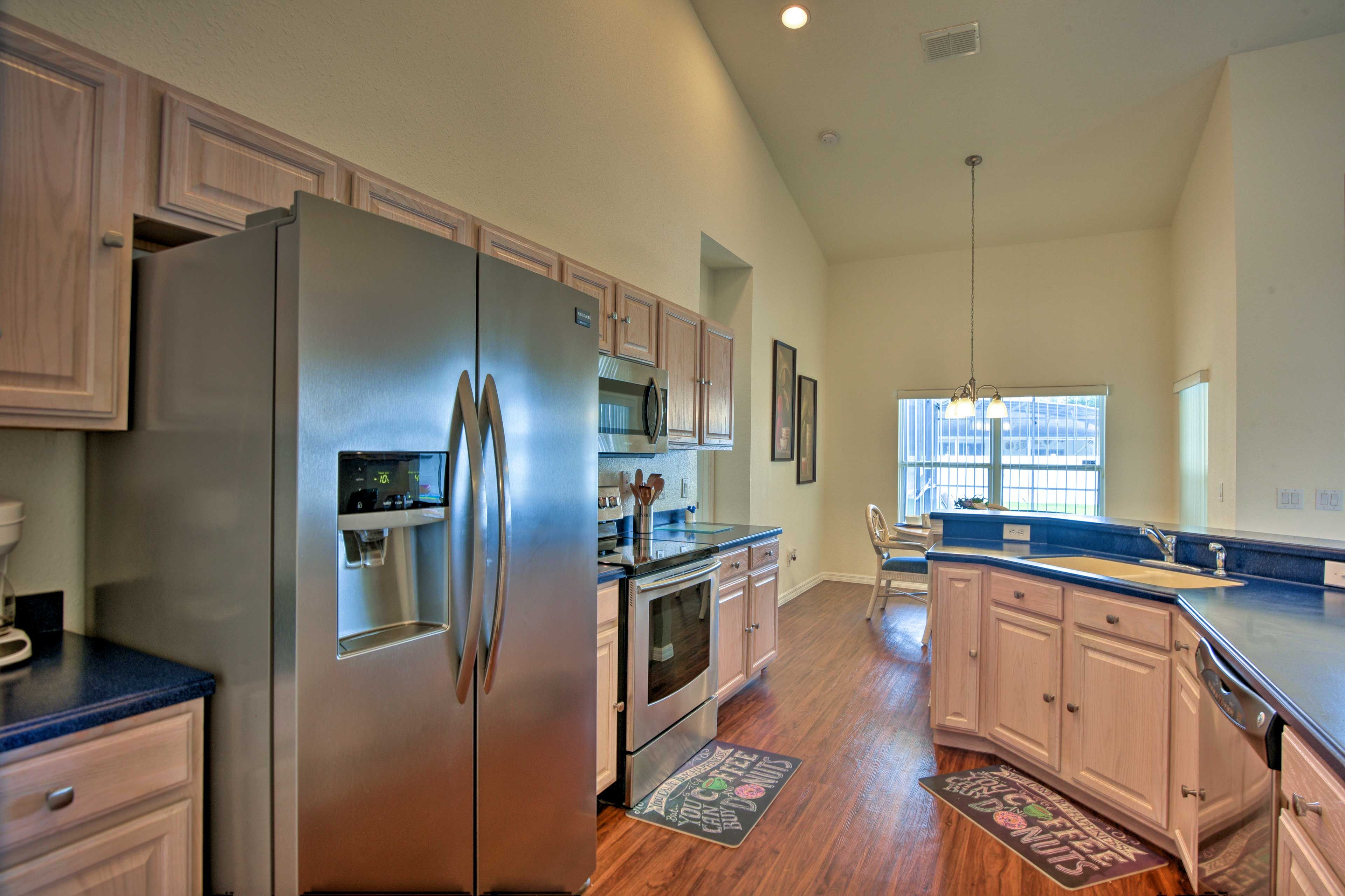 Kitchen | Fully Equipped | Dishware & Flatware | Toaster | Coffee Maker