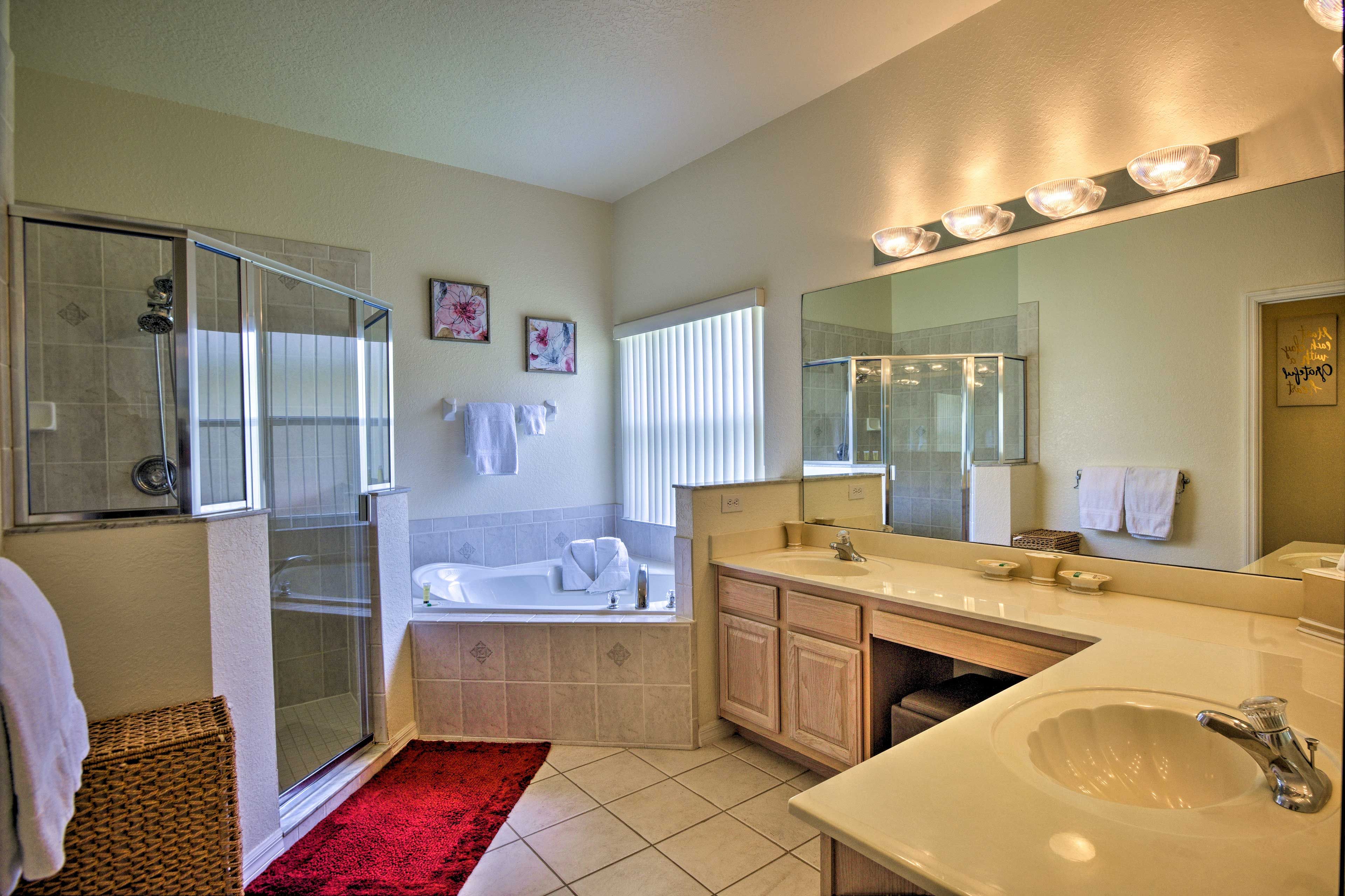 En-Suite Bathroom | Towels Provided
