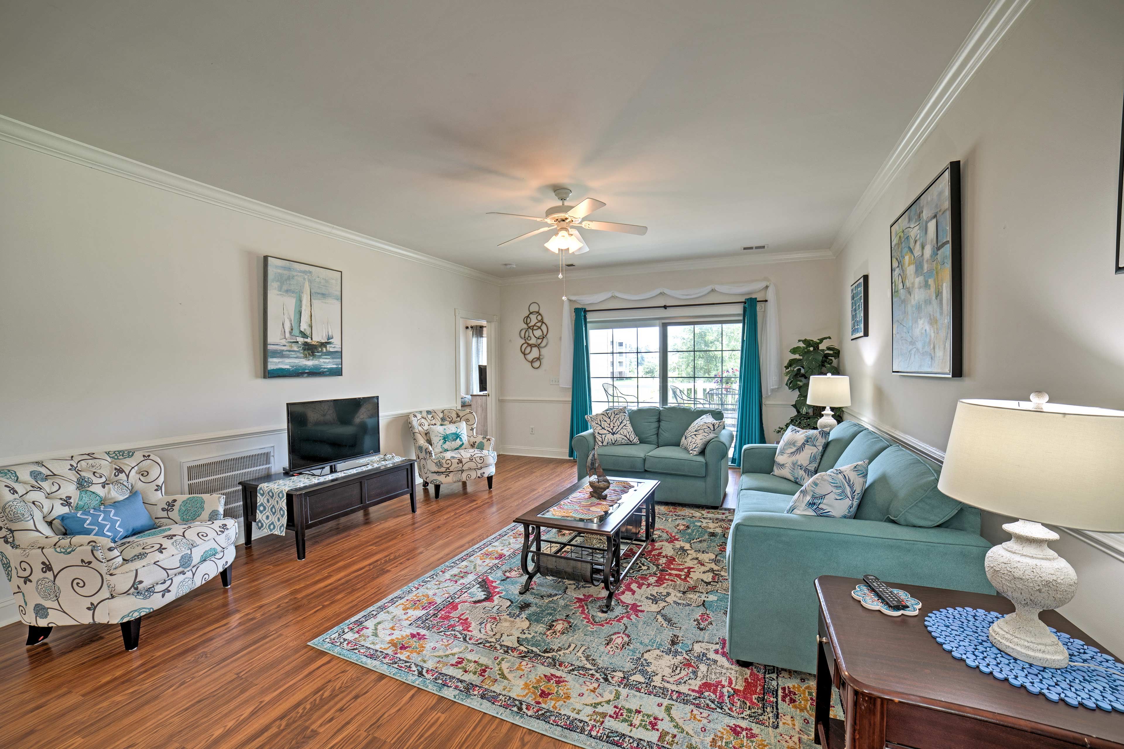 Beach-themed decor creates a worry-free ambiance throughout the condo.