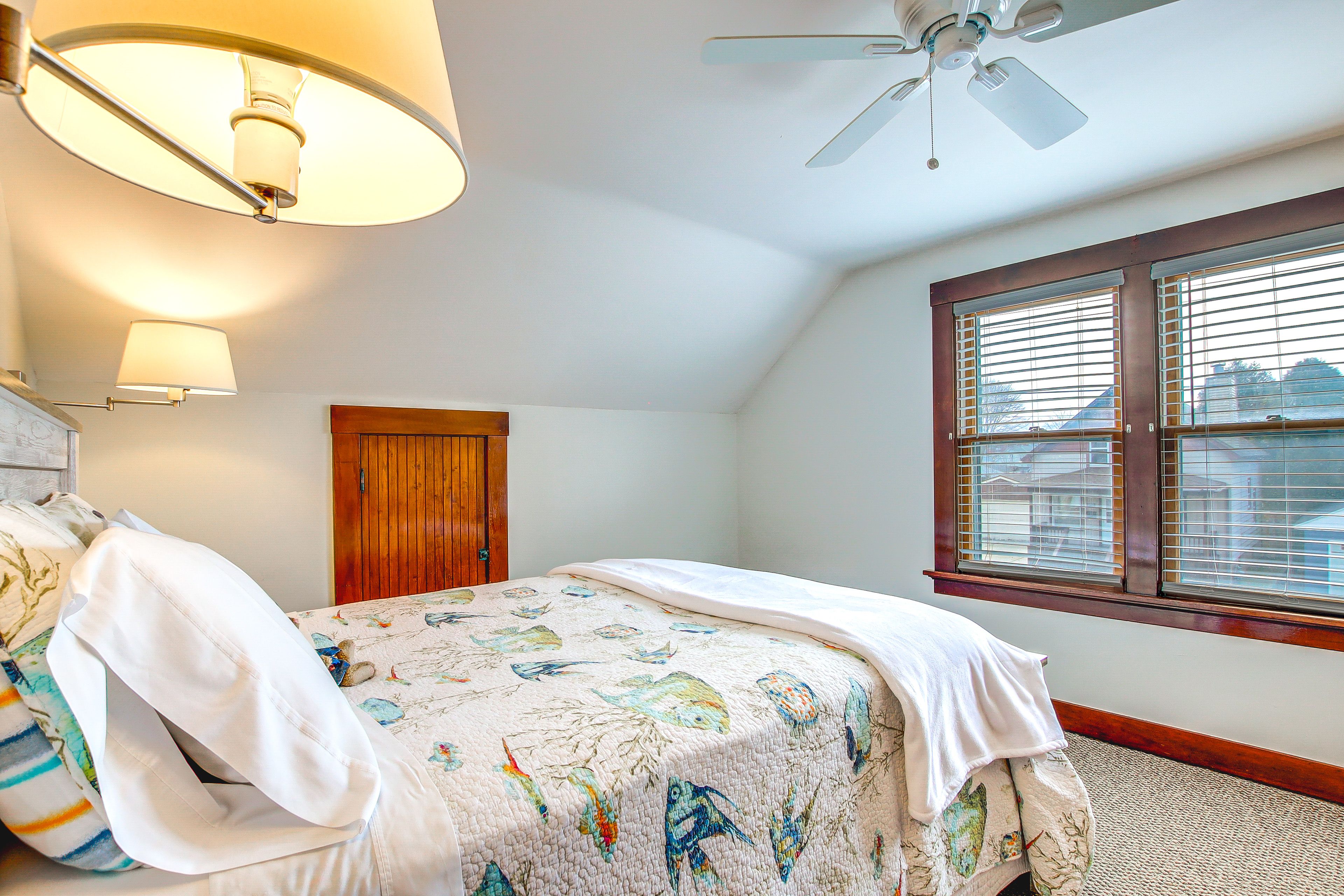 Bedroom 2 | Queen Bed