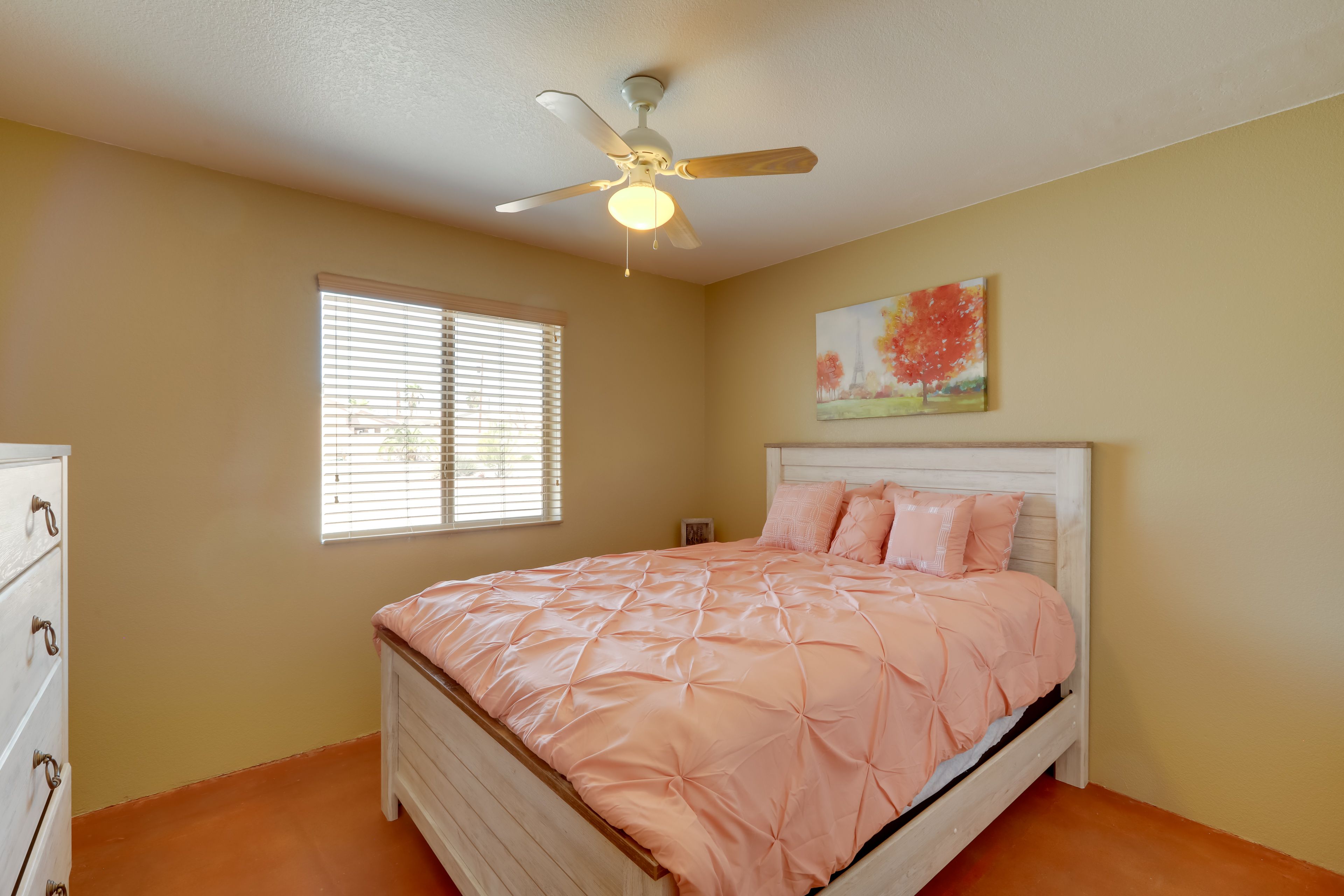 Bedroom 3 | Queen Bed