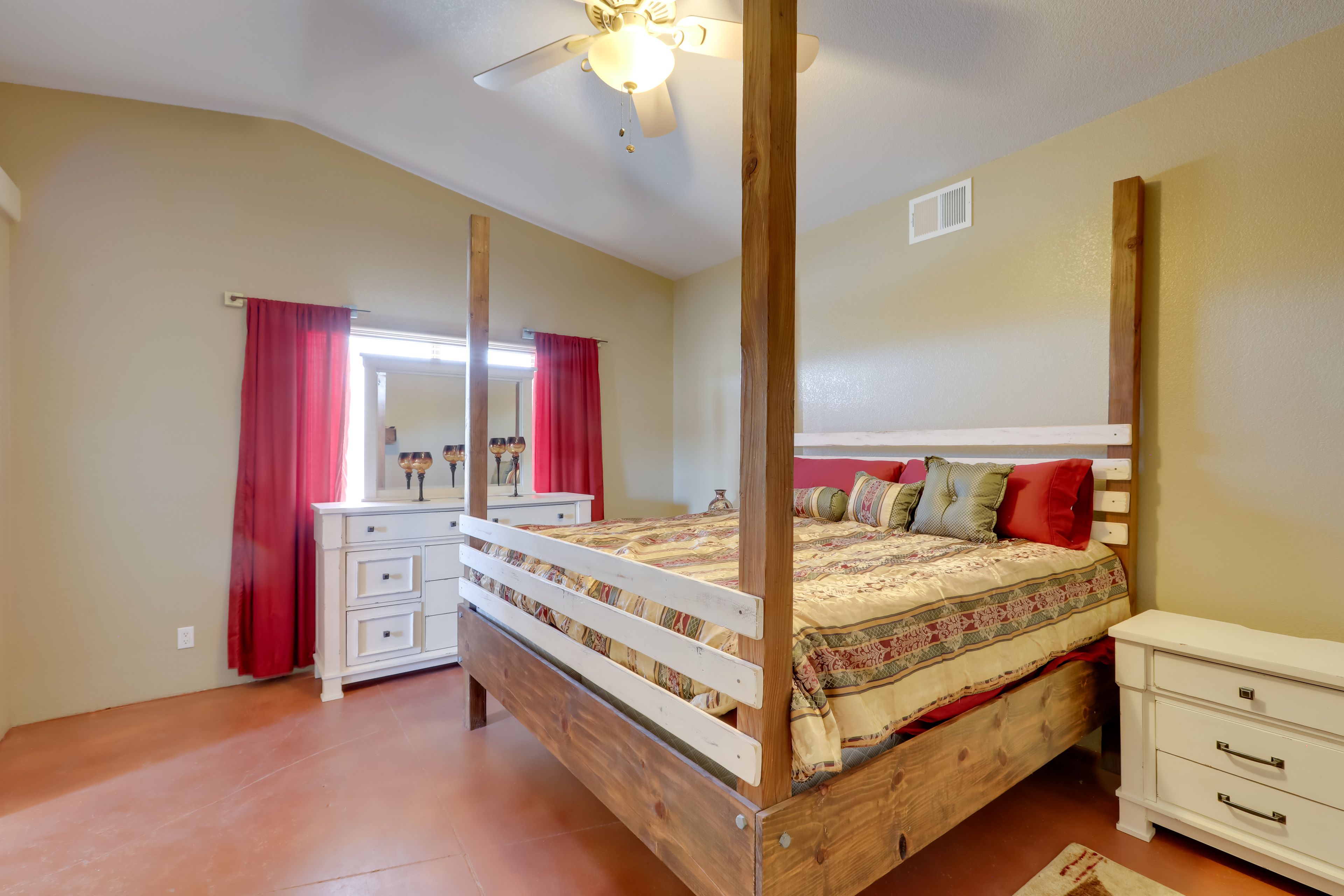 Bedroom 1 | King Bed