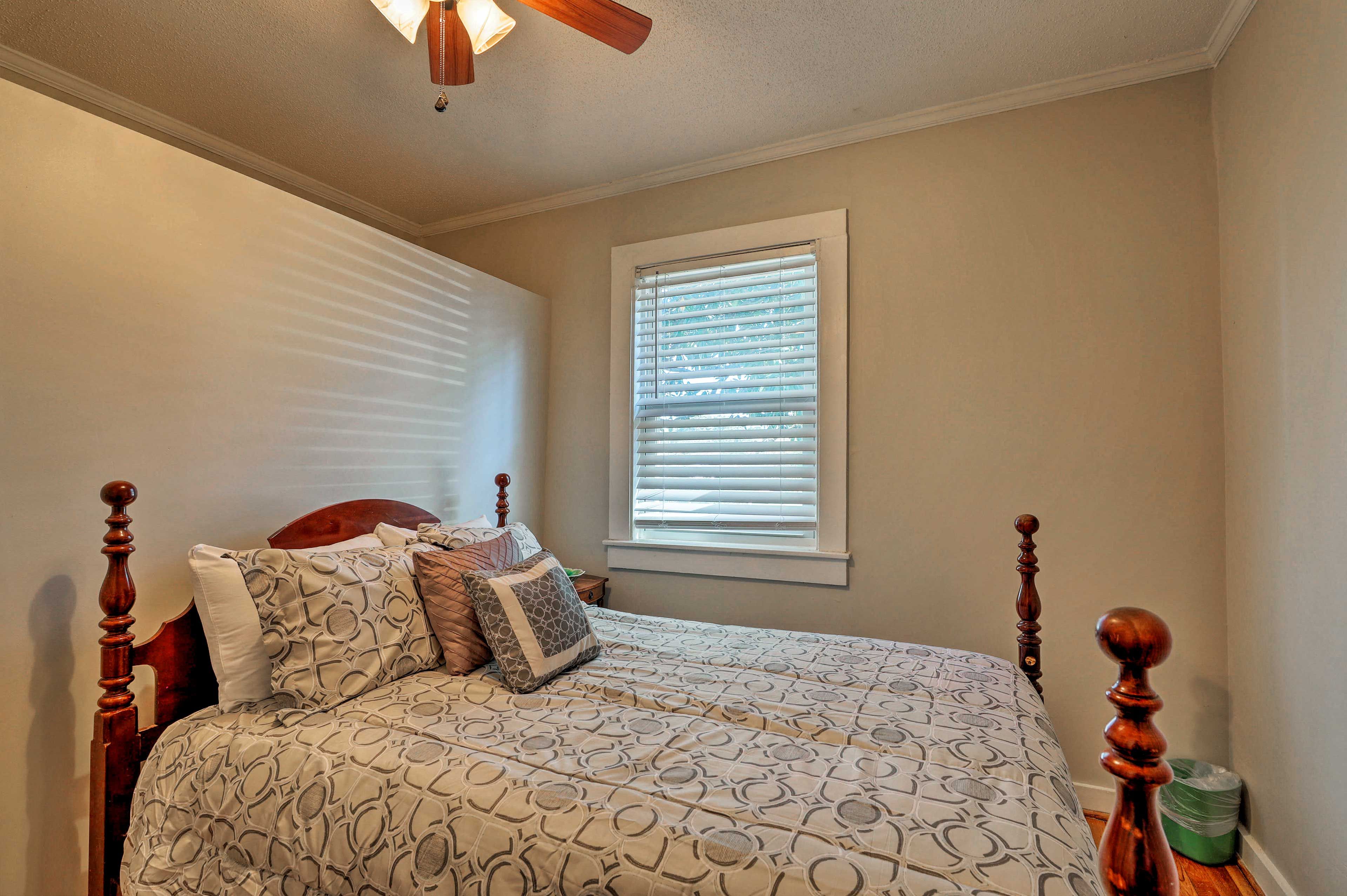 Bedroom 2 | Queen Bed