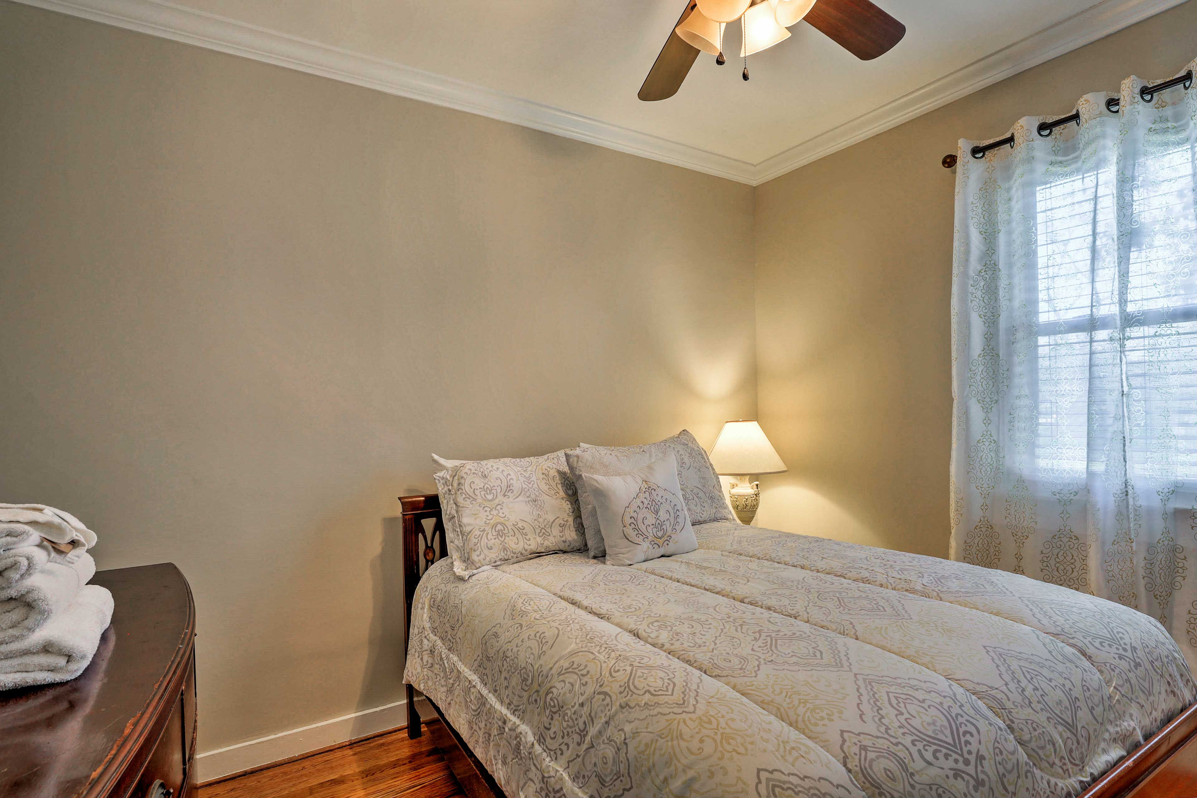 Bedroom 3 | Queen Bed