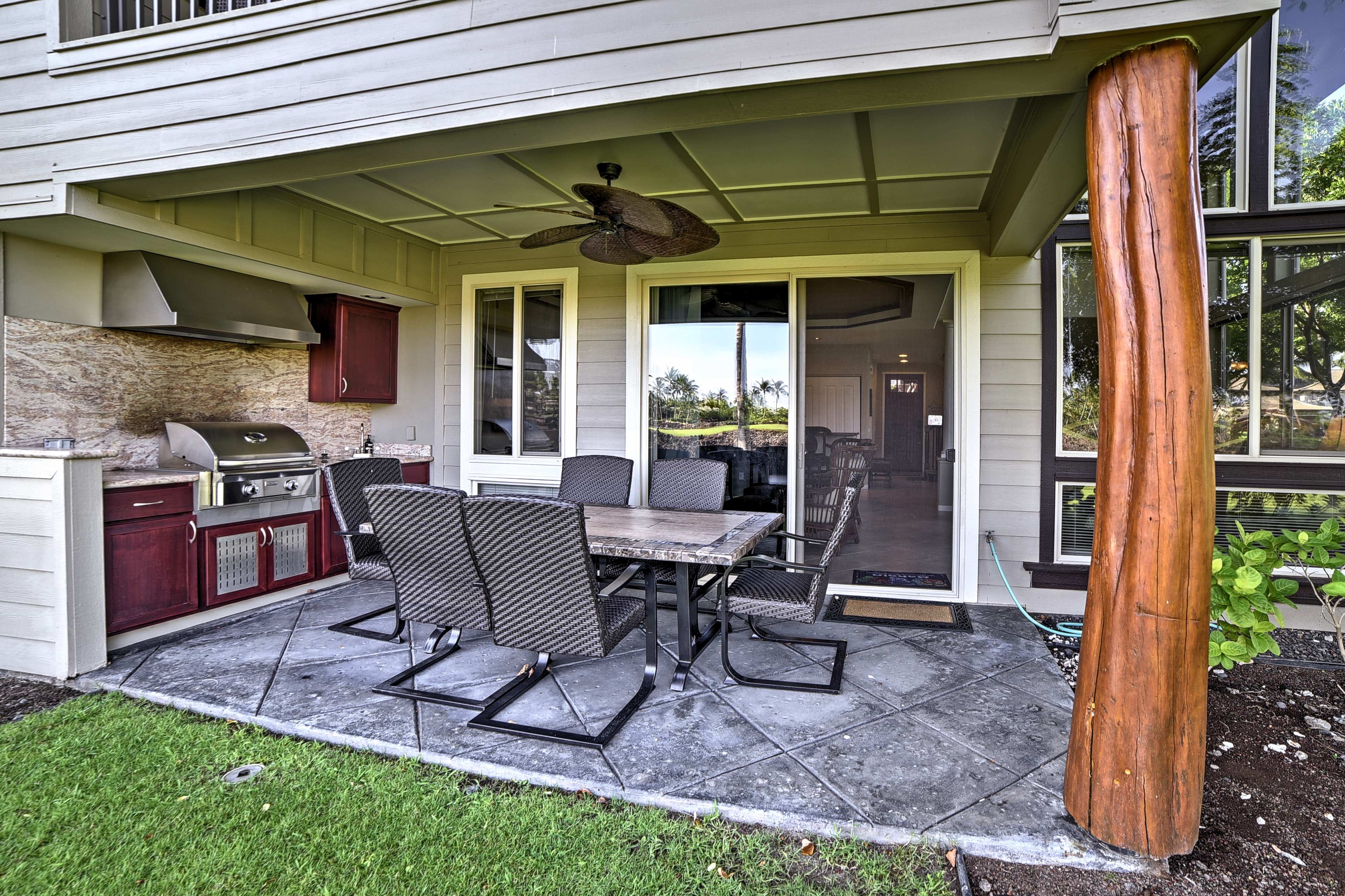 Private Lanai w/ Outdoor Kitchen