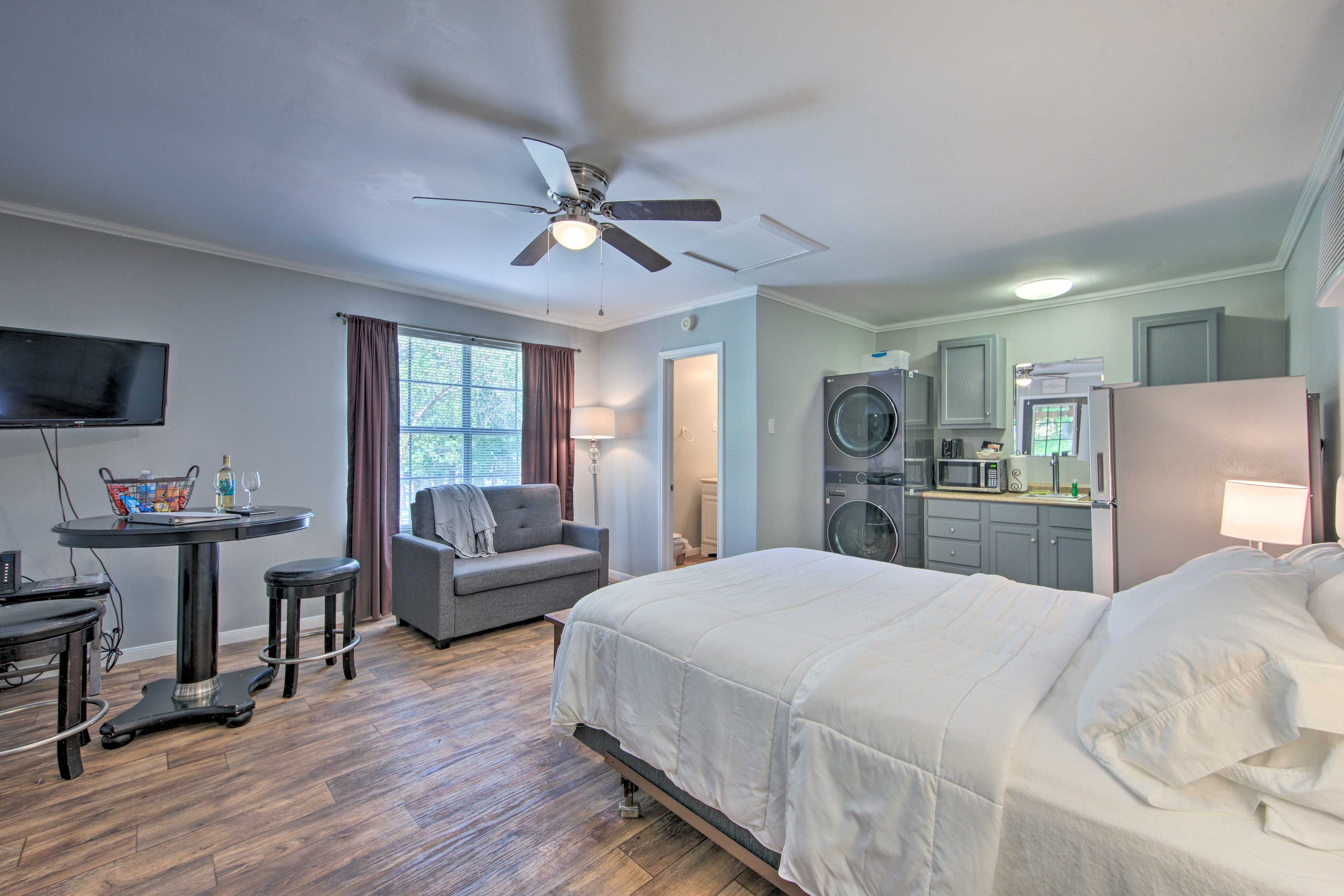 Studio | Central A/C & Heating | Cable TV | Free WiFi
