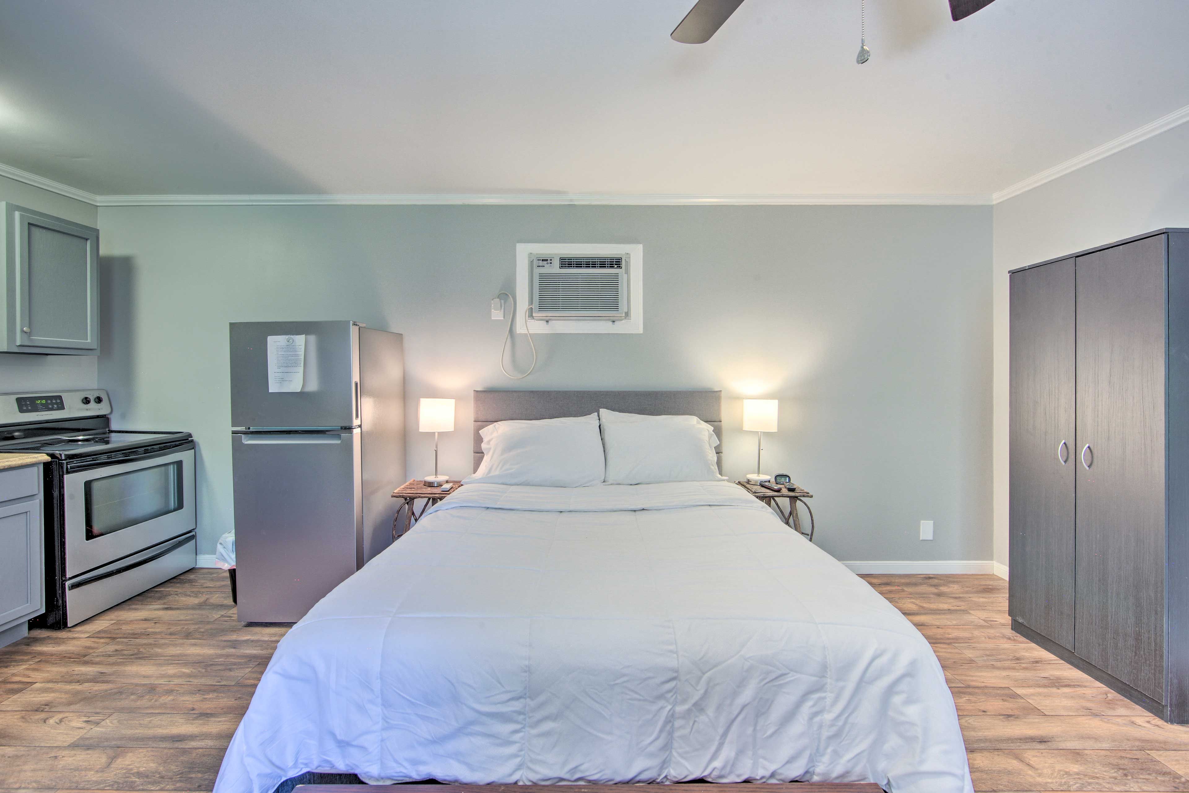 Sleeping Area | Queen Bed