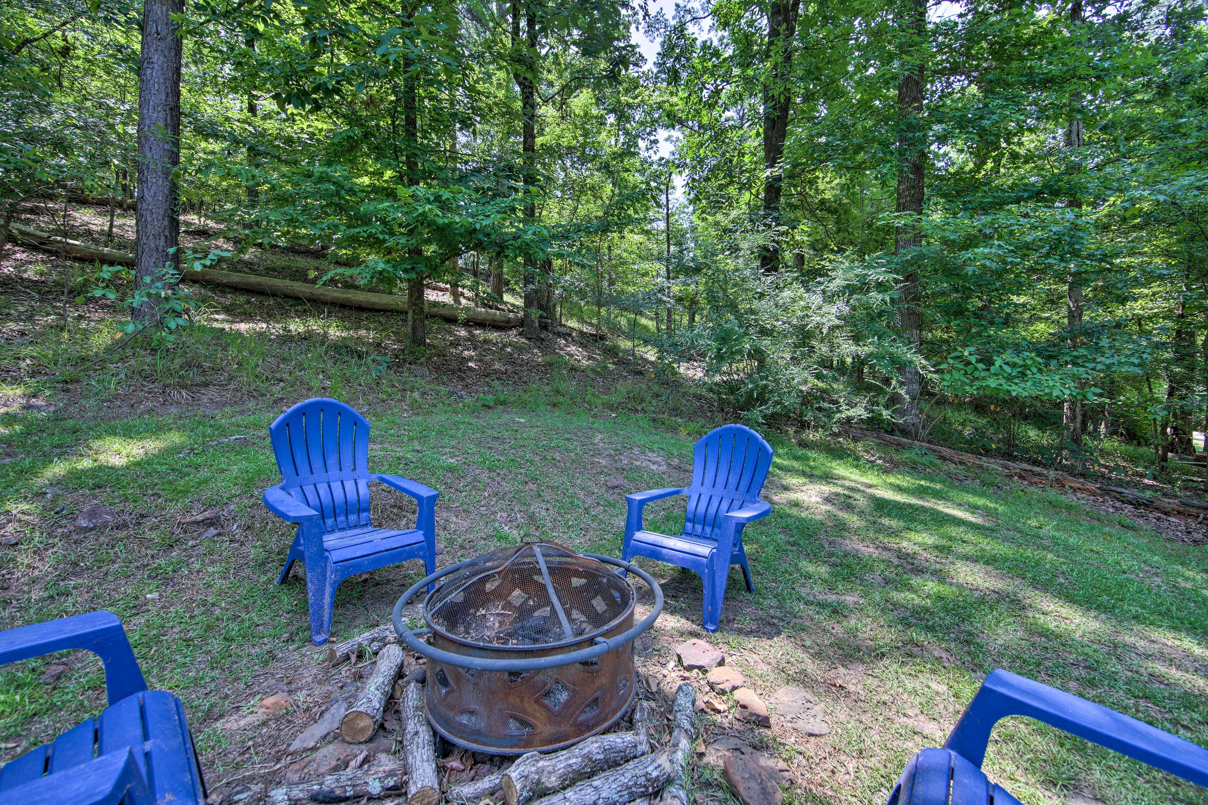 Avinger Vacation Rental | Studio | 1BA | Stairs Required for Entry | 700 Sq Ft