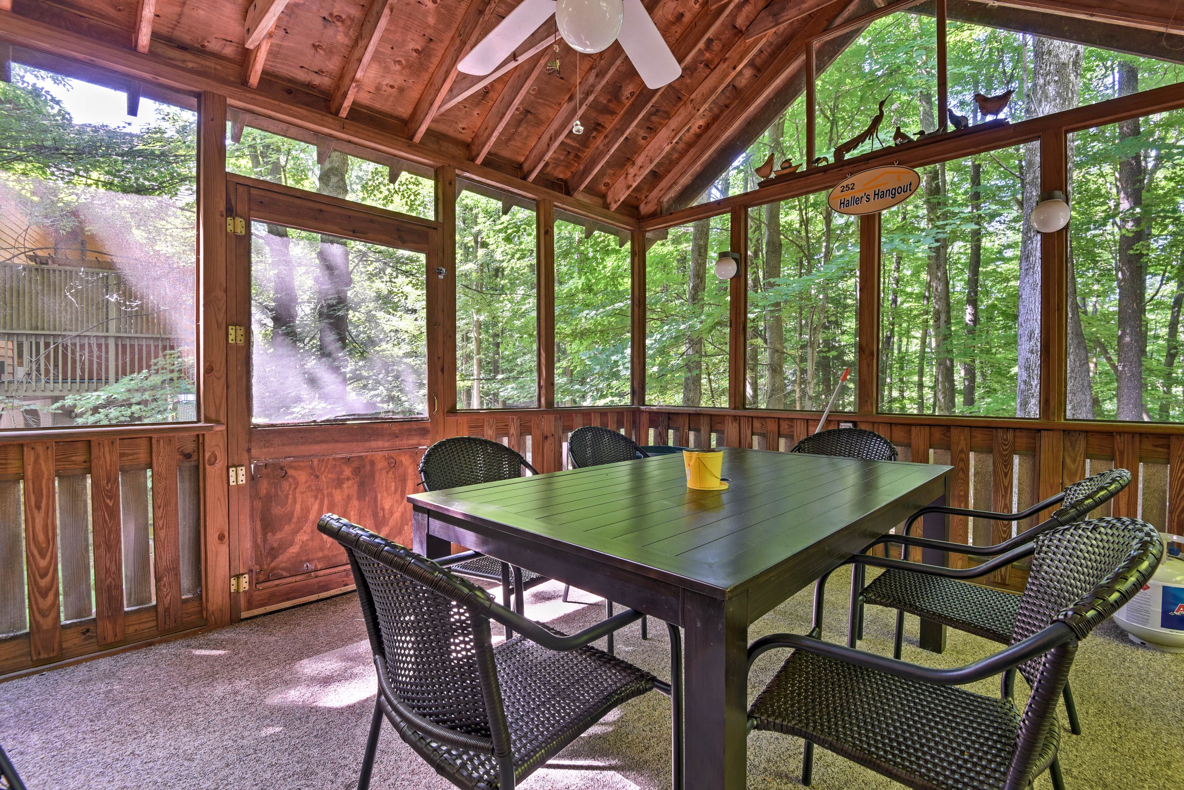 Your group of 10 will love relaxing on the screened porch.